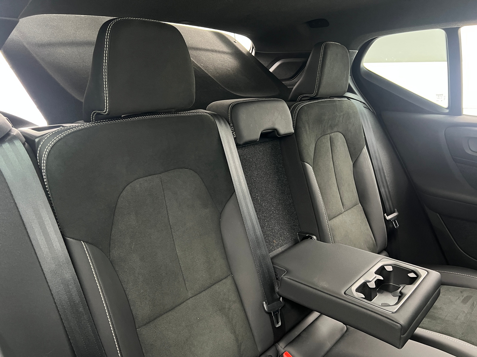 Thumbnail: 2022 Volvo XC40 - 5