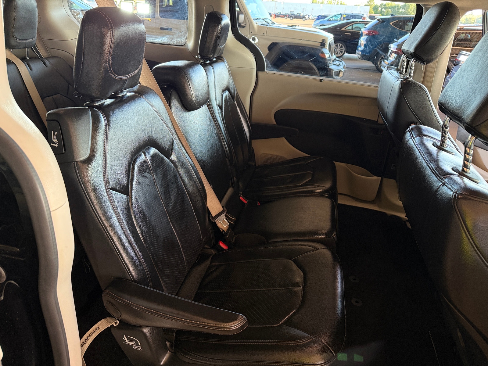 Thumbnail: 2018 Chrysler Pacifica - 5