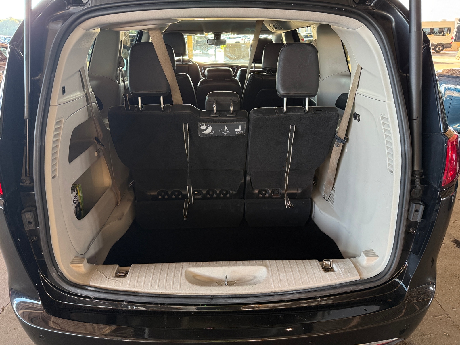Thumbnail: 2018 Chrysler Pacifica - 6