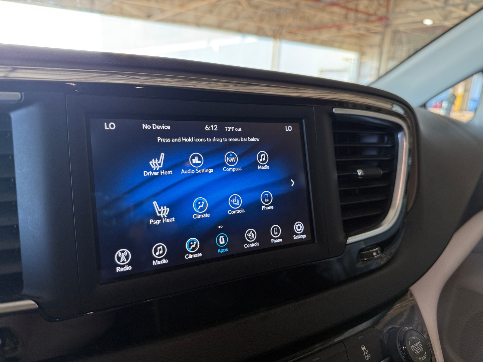 Thumbnail: 2018 Chrysler Pacifica - 3