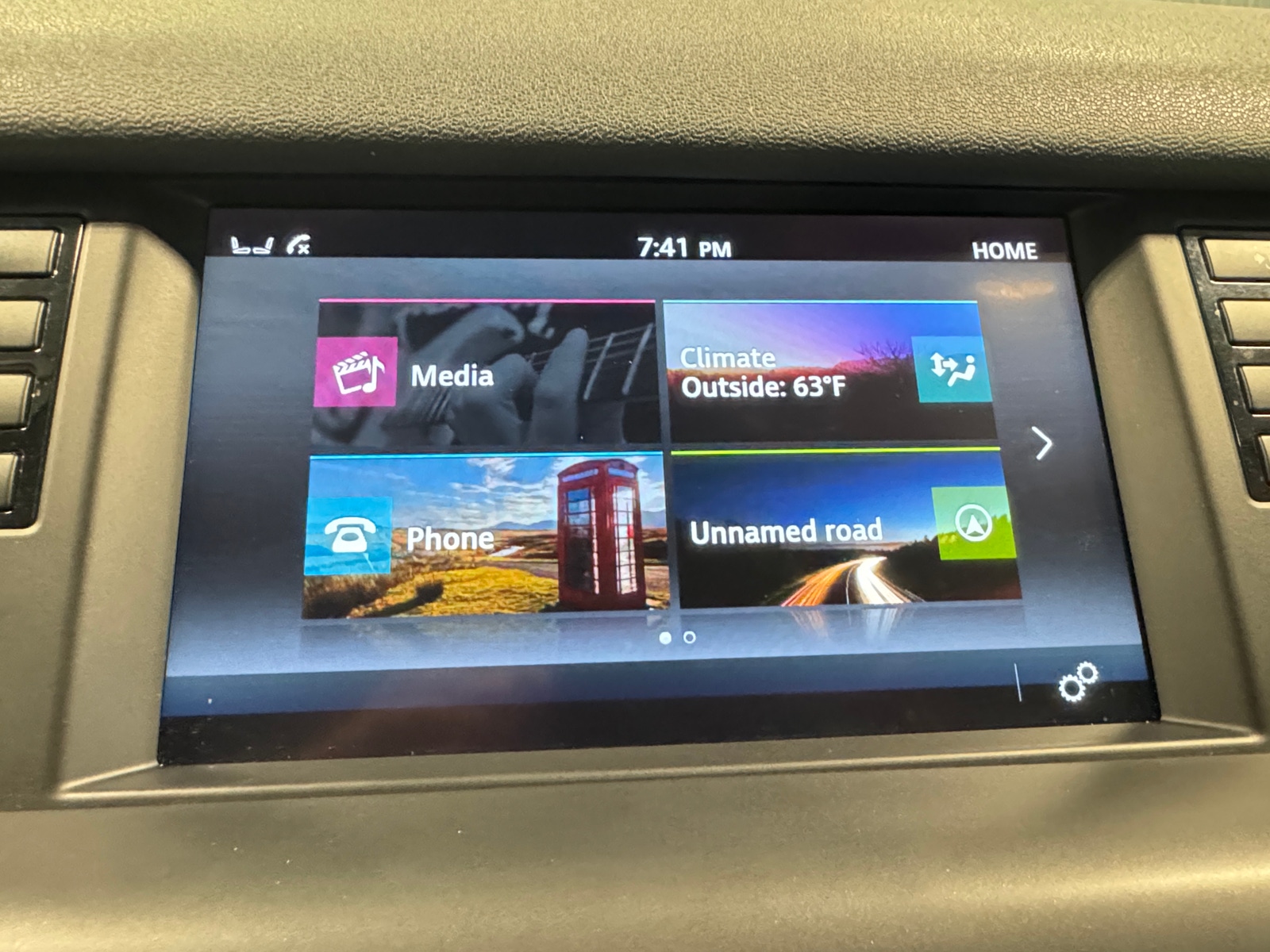 Thumbnail: 2019 Land Rover Discovery Sport - 3