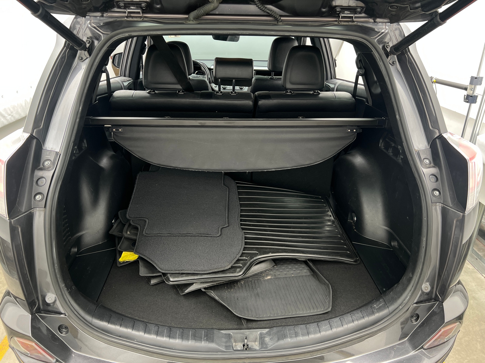 Thumbnail: 2018 Toyota RAV4 - 6