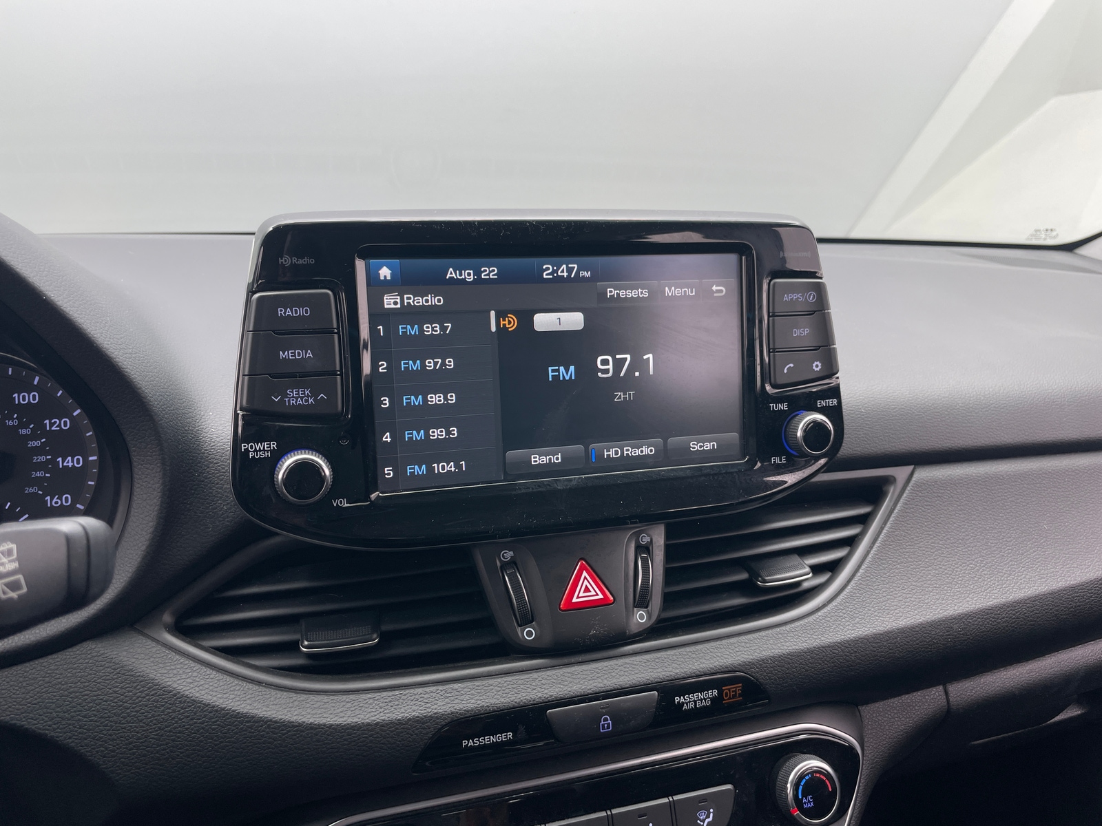 Thumbnail: 2018 Hyundai Elantra - 4