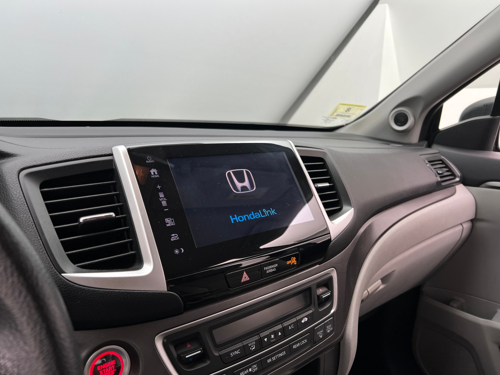 Thumbnail: 2017 Honda Pilot - 4