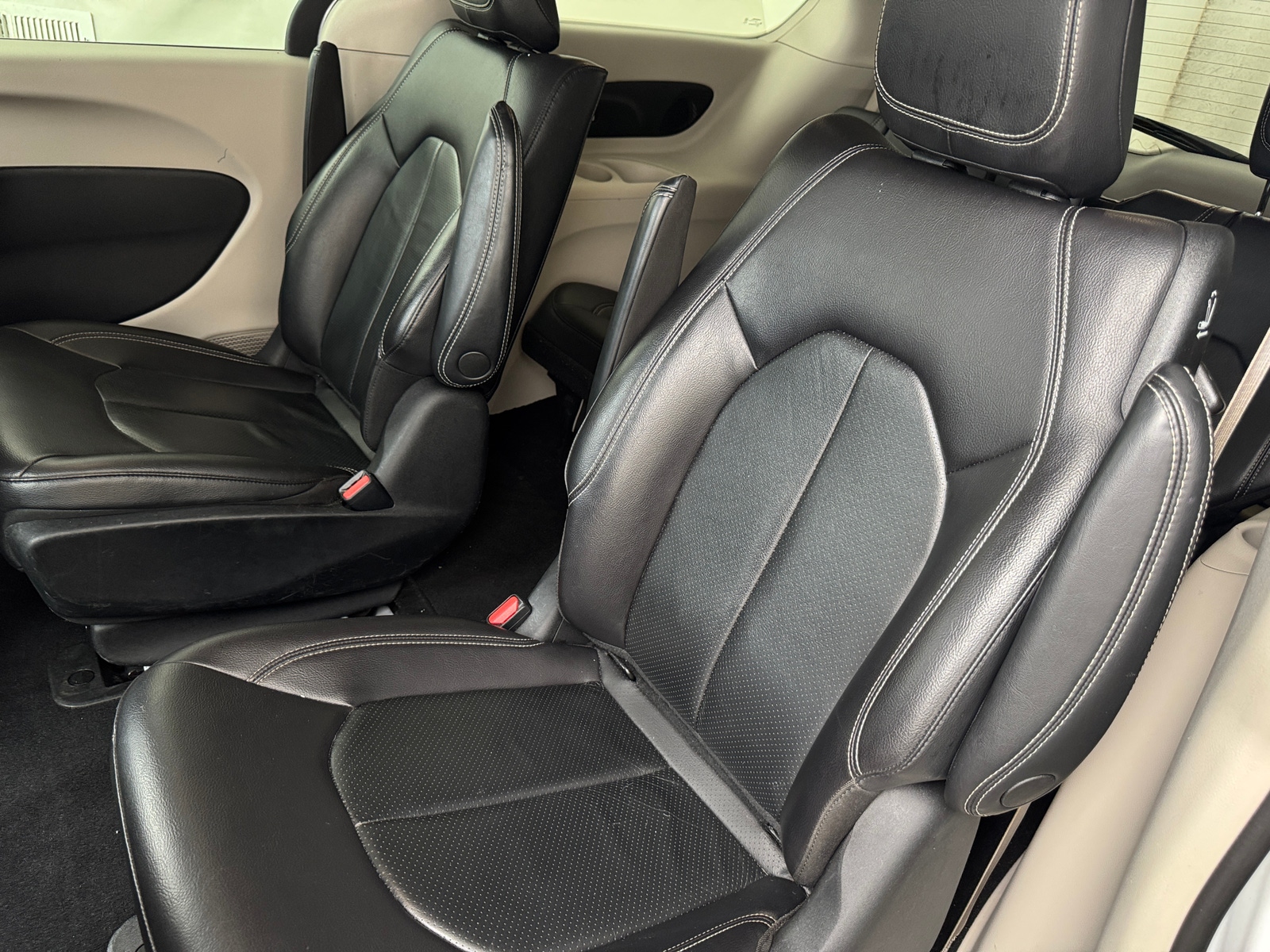 Thumbnail: 2022 Chrysler Pacifica - 5