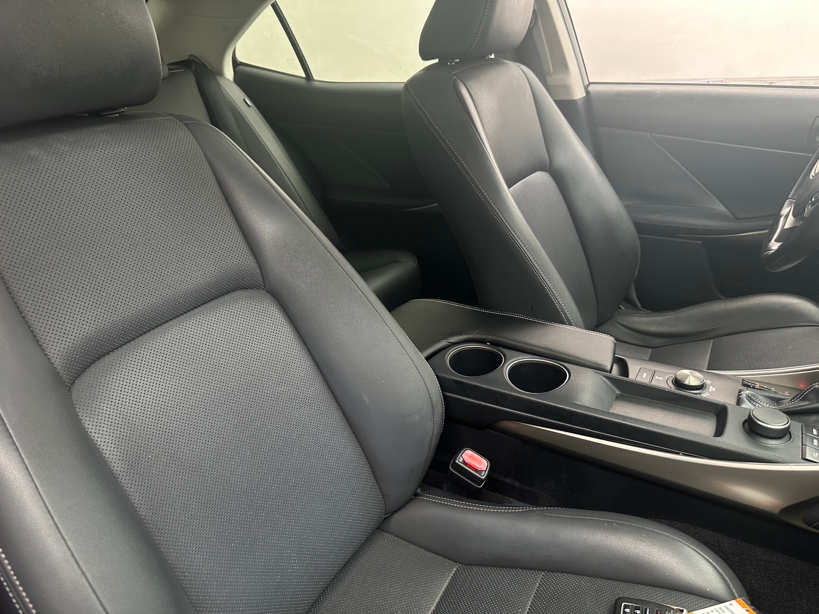 Thumbnail: 2016 Lexus IS - 2