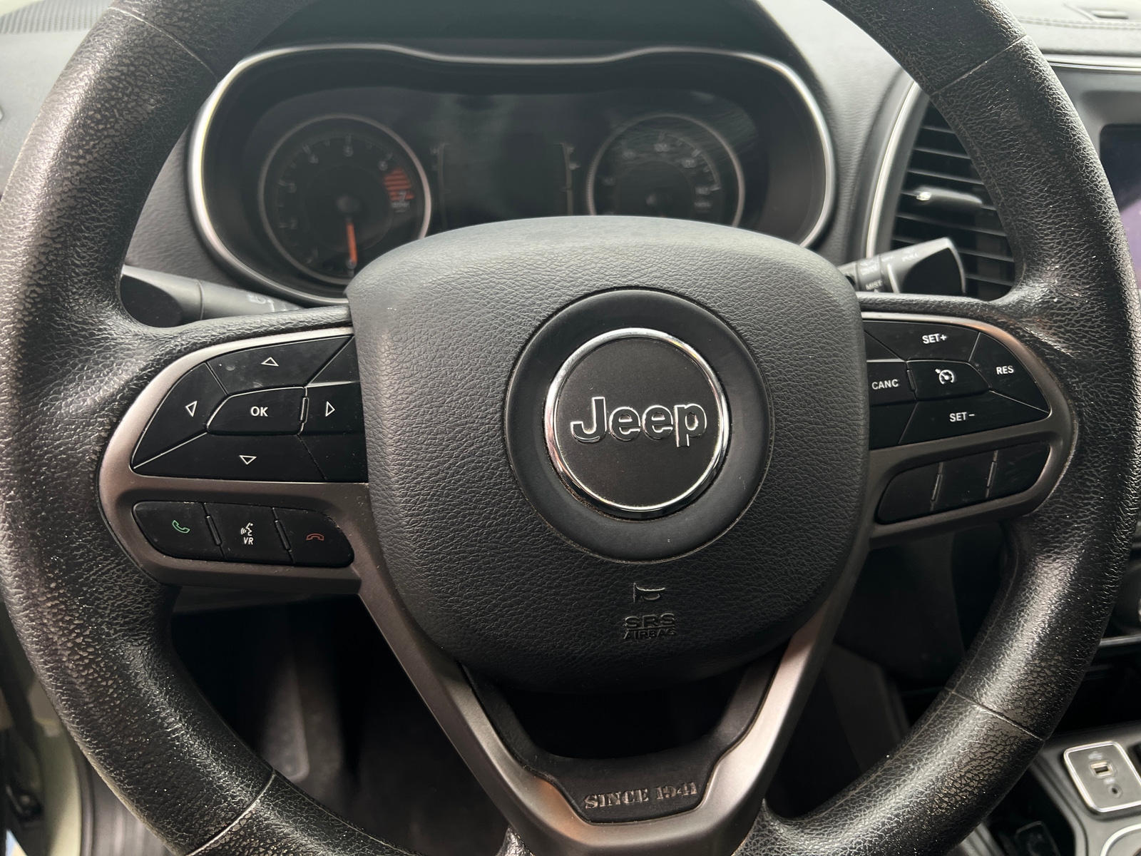 Thumbnail: 2019 Jeep Cherokee - 5