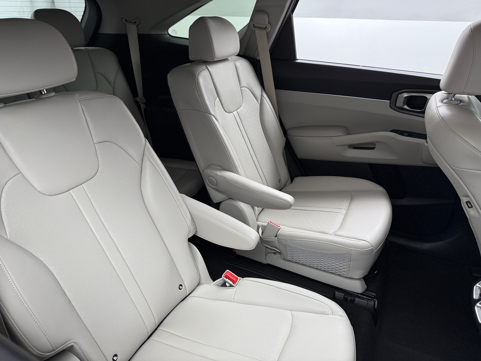 Thumbnail: 2023 Kia Sorento - 5