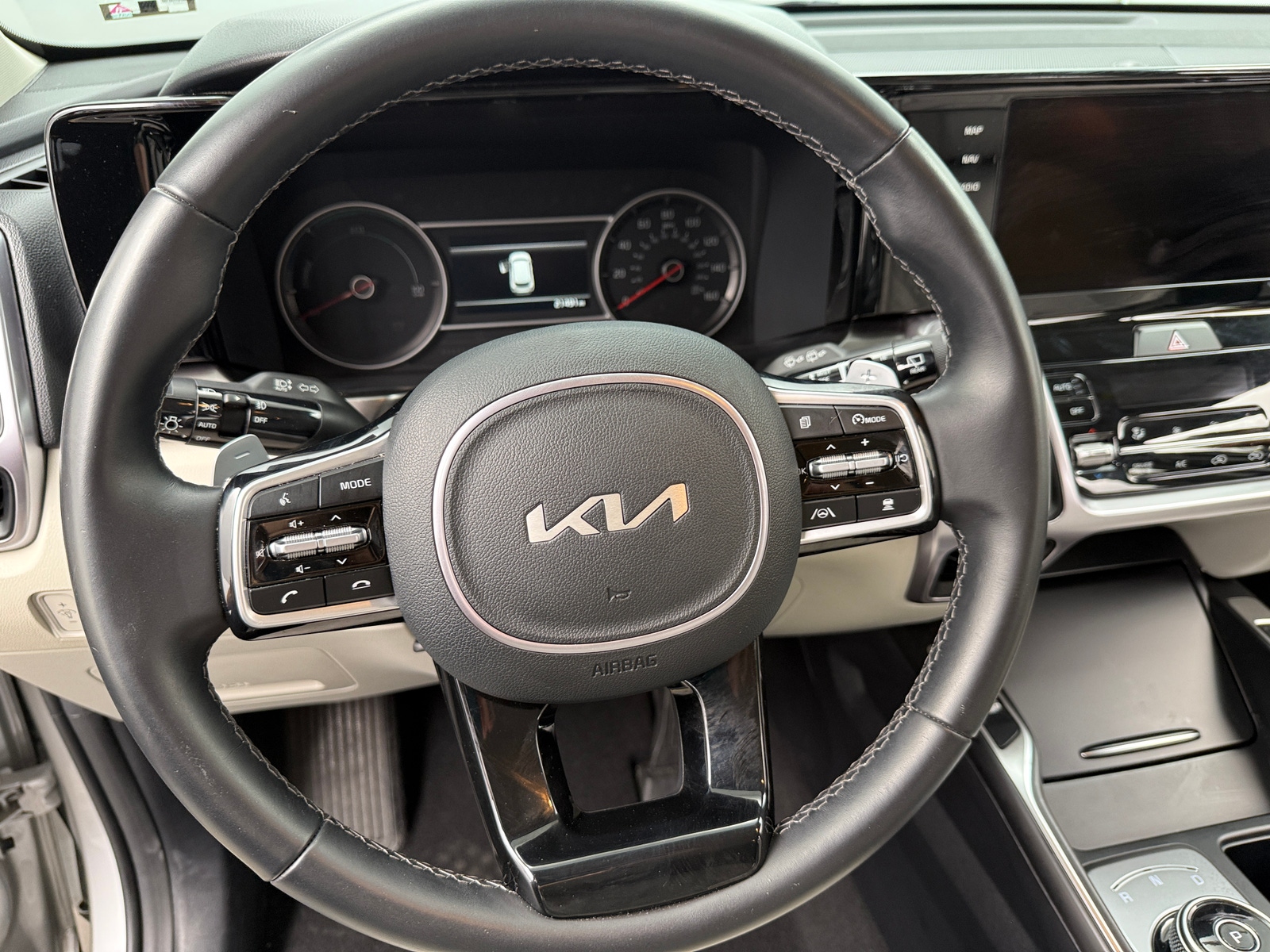 Thumbnail: 2023 Kia Sorento - 4