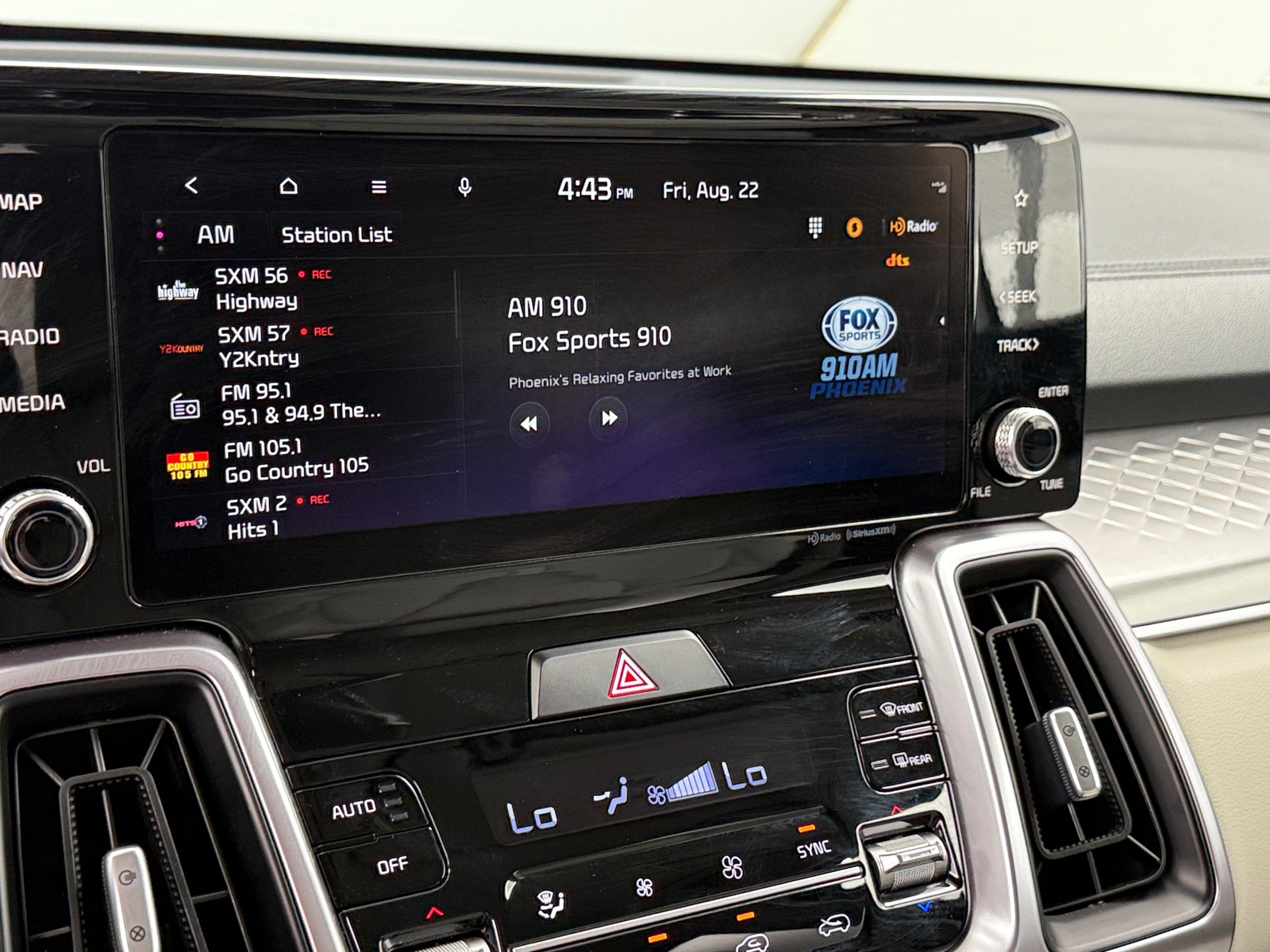 Thumbnail: 2023 Kia Sorento - 3