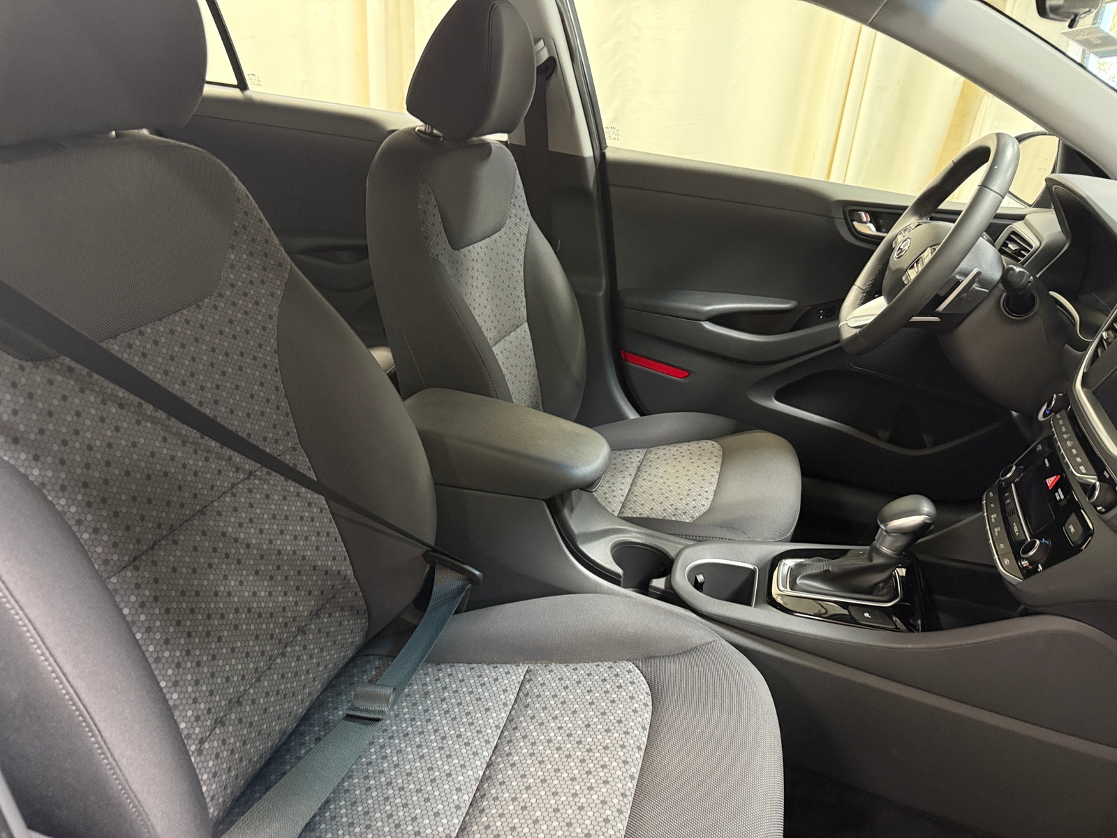 Thumbnail: 2019 Hyundai Ioniq - 2