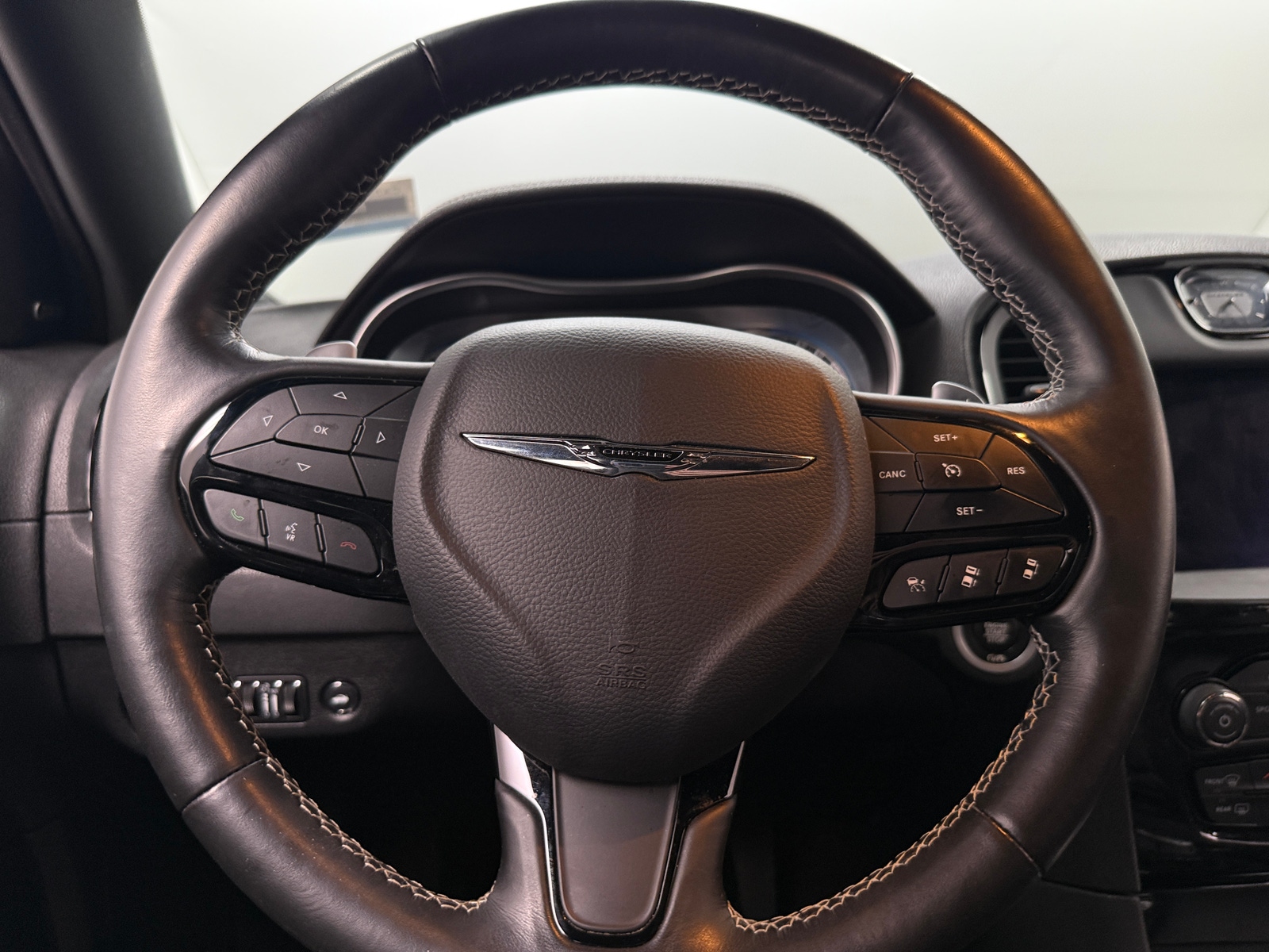 Thumbnail: 2021 Chrysler 300 - 4