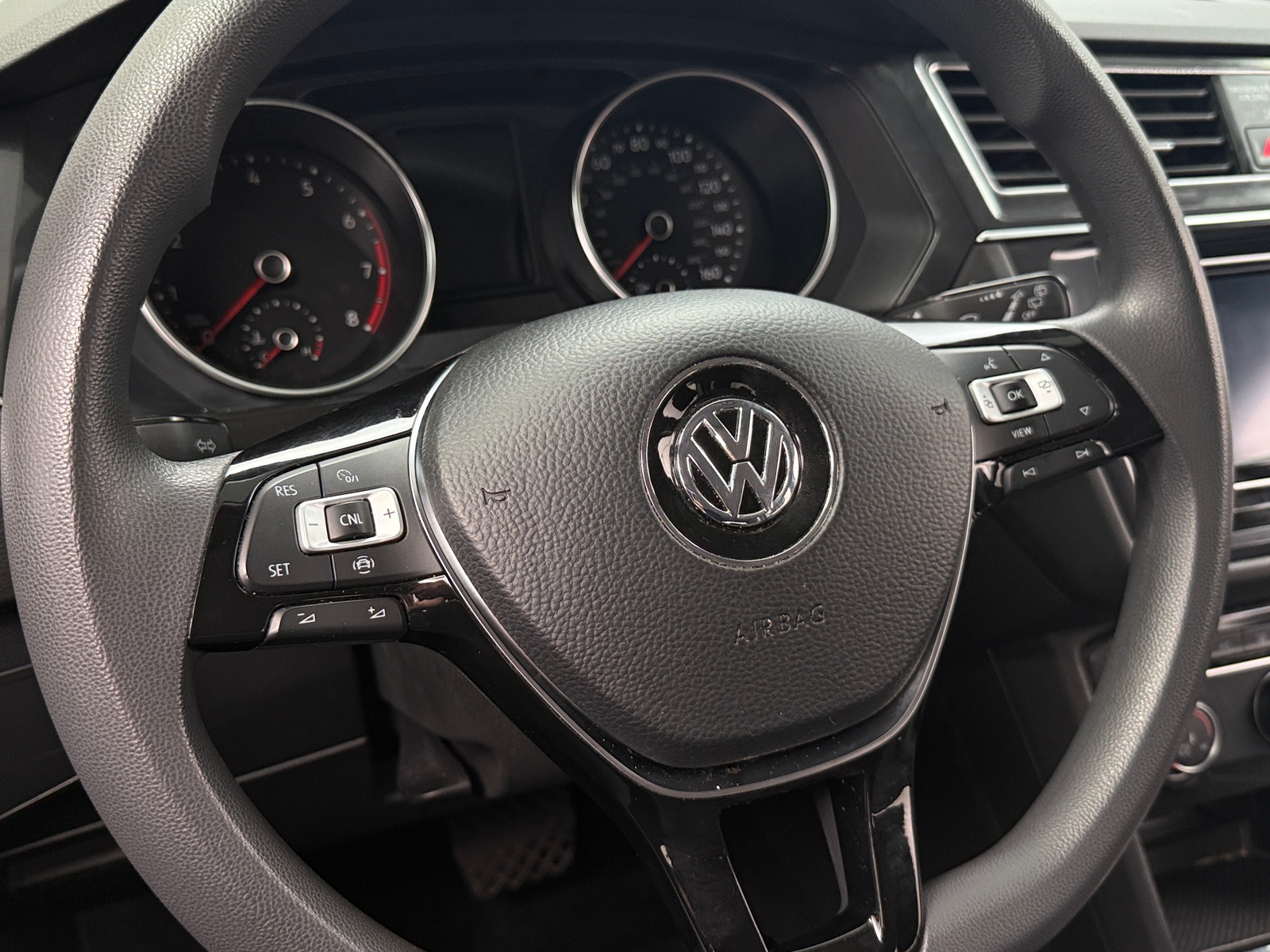 Thumbnail: 2021 Volkswagen Tiguan - 5