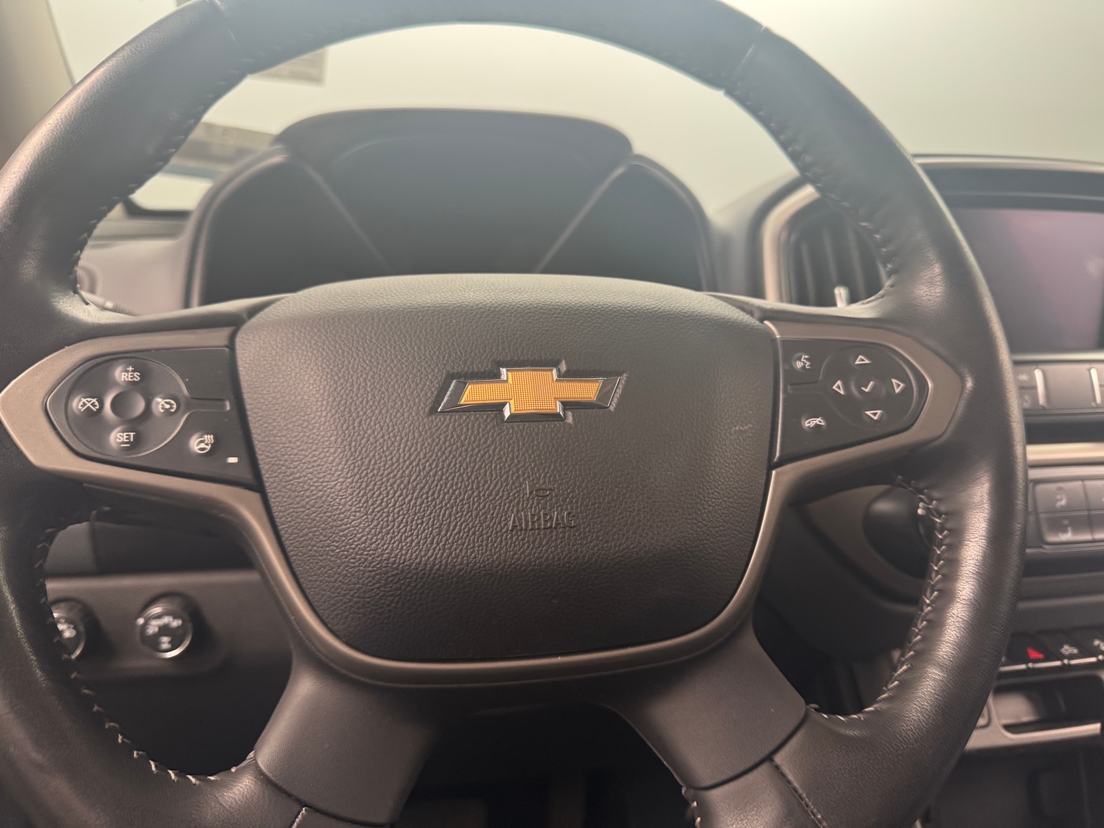 Thumbnail: 2022 Chevrolet Colorado - 4