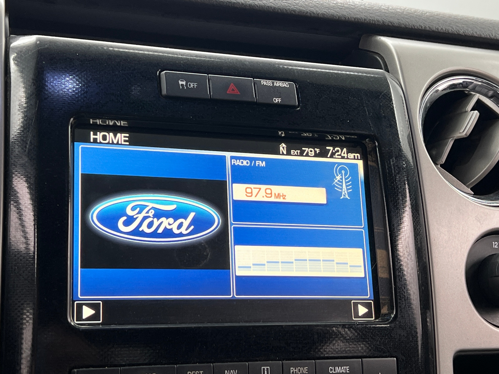Thumbnail: 2011 Ford Econoline - 3