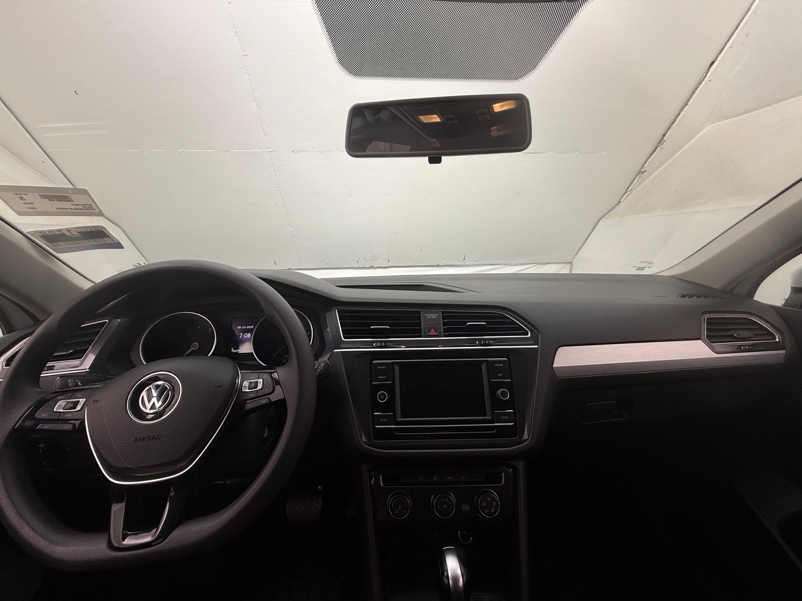 Thumbnail: 2020 Volkswagen Tiguan - 3