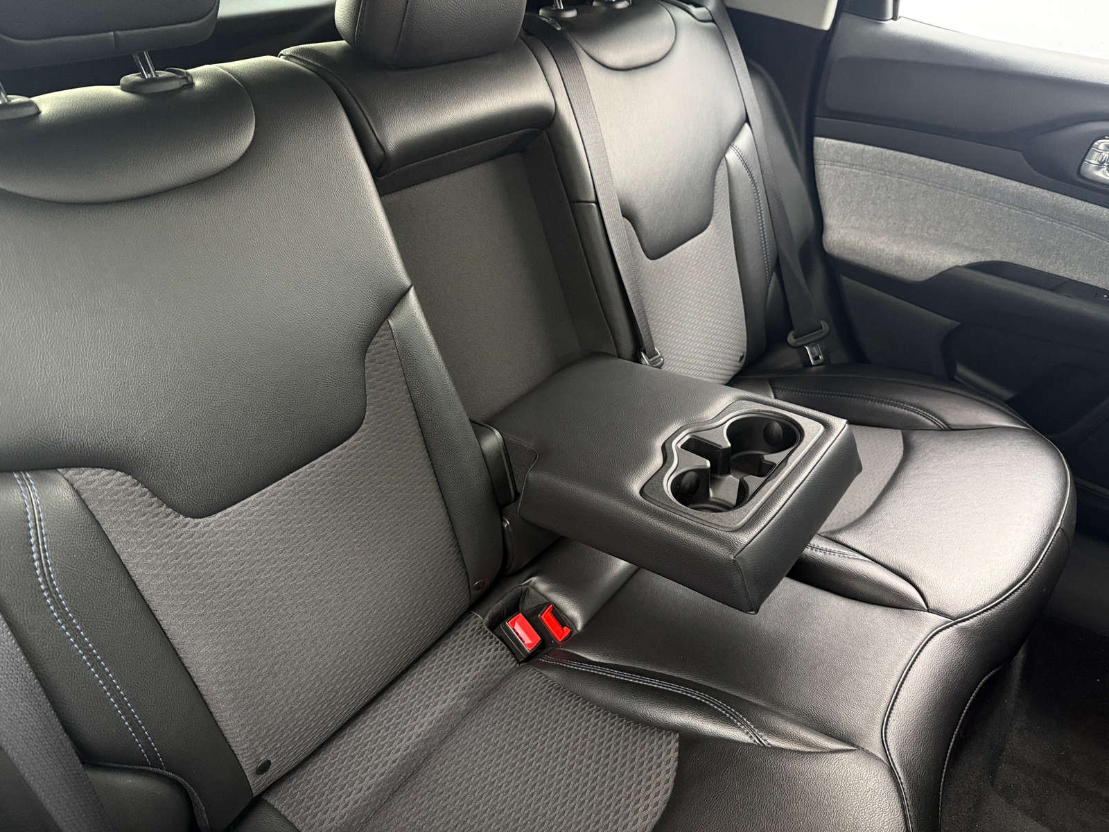 Thumbnail: 2022 Jeep Compass - 6