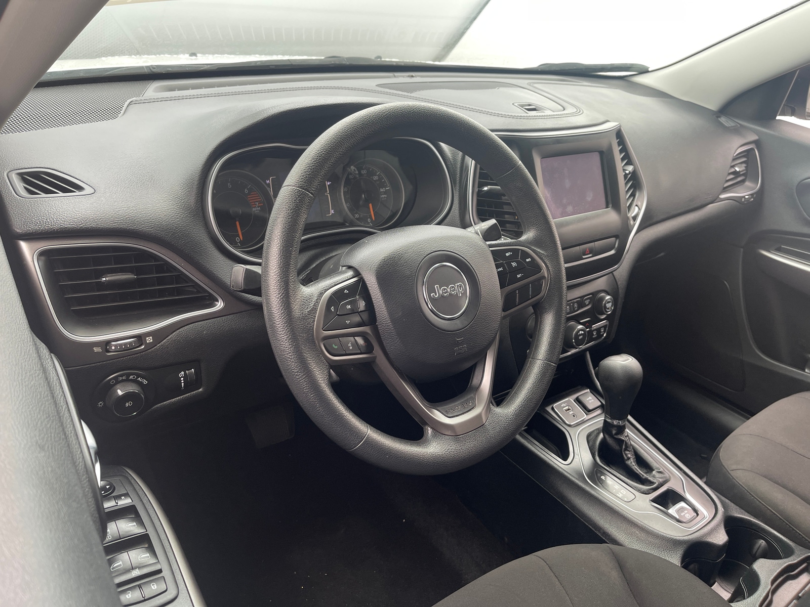 Thumbnail: 2019 Jeep Cherokee - 3
