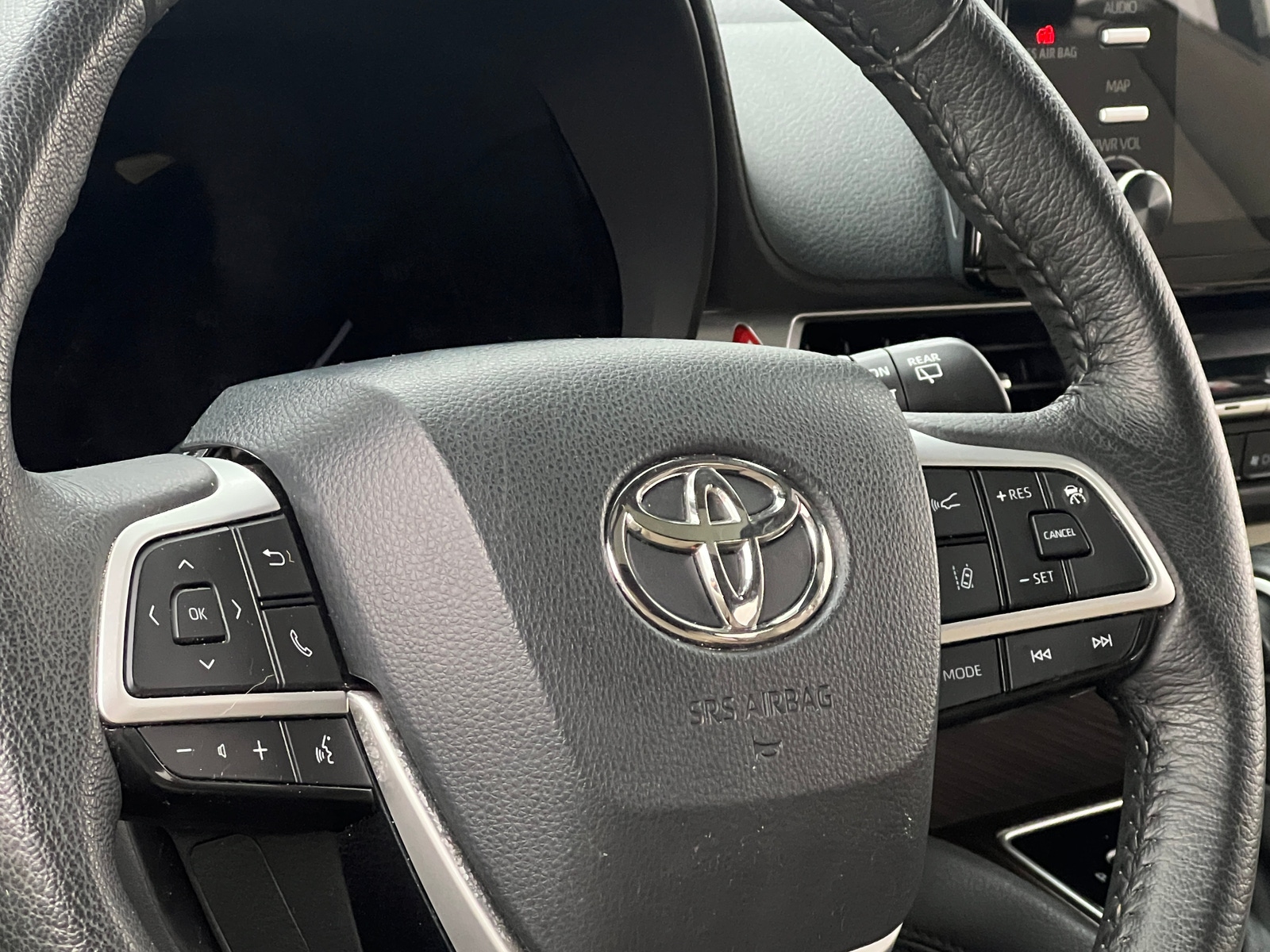Thumbnail: 2023 Toyota Sienna - 4