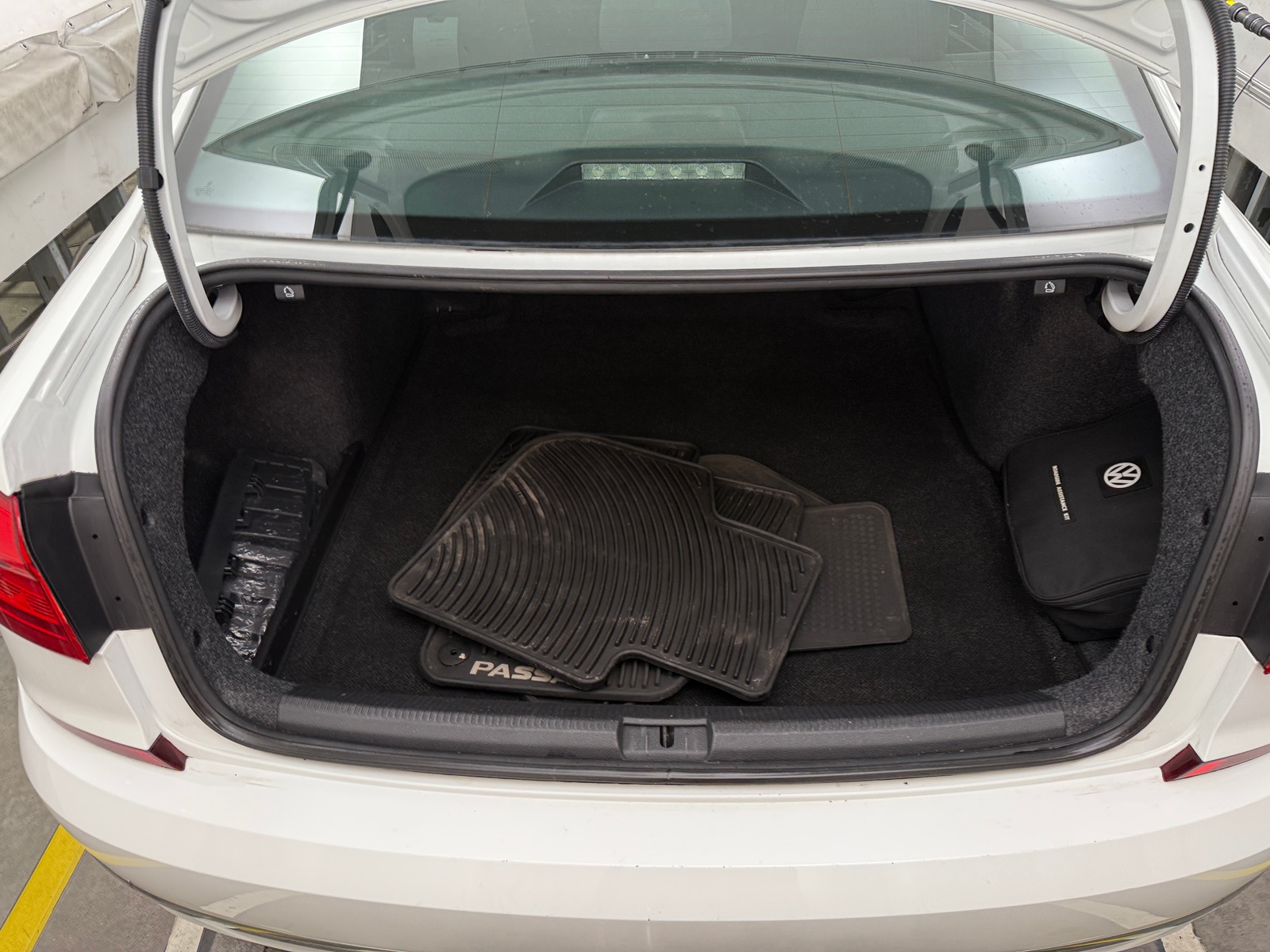 Thumbnail: 2016 Volkswagen Passat - 7