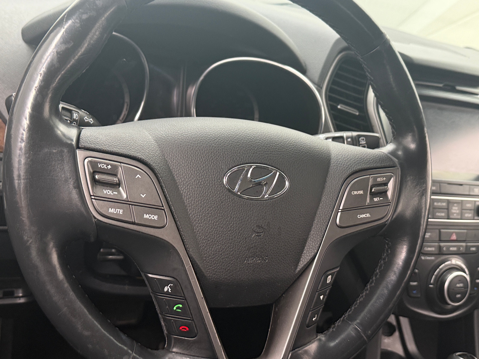 Thumbnail: 2017 Hyundai Santa Fe - 4