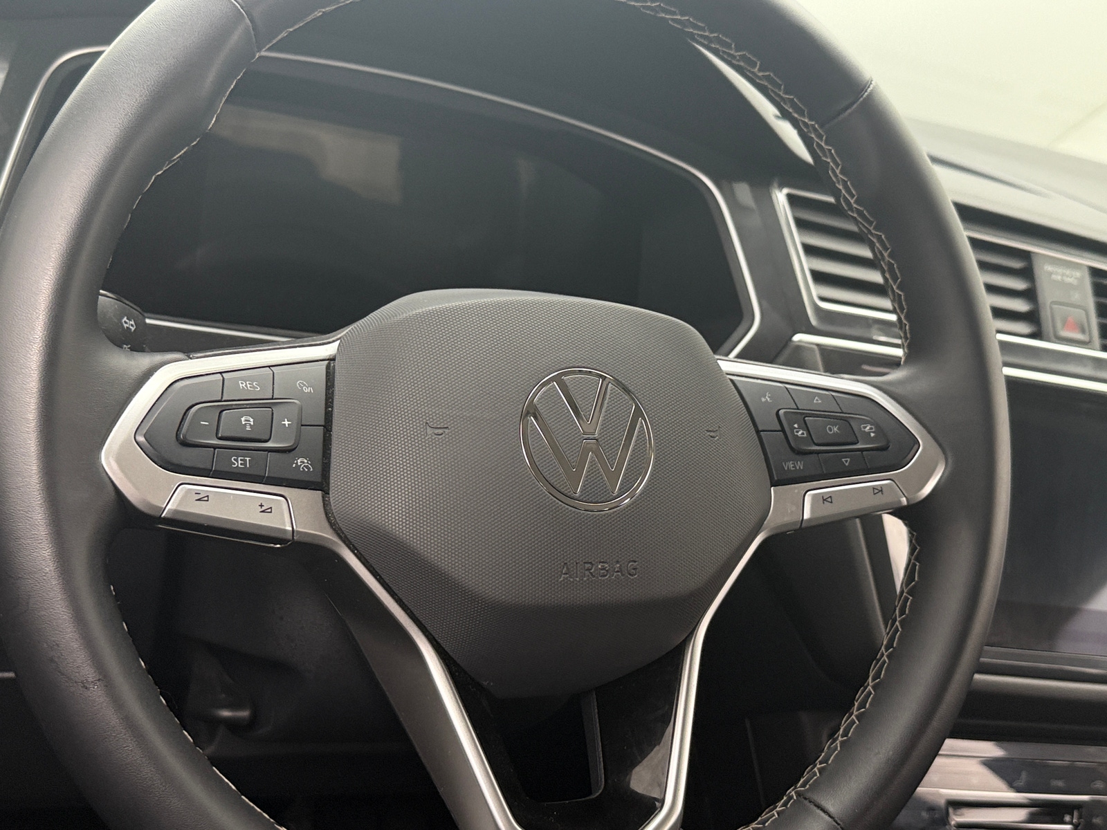 Thumbnail: 2024 Volkswagen Tiguan - 4