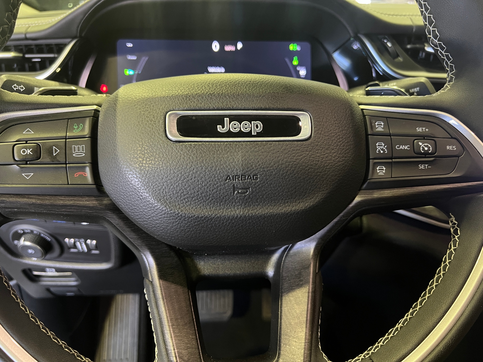 Thumbnail: 2022 Jeep Grand Cherokee - 4
