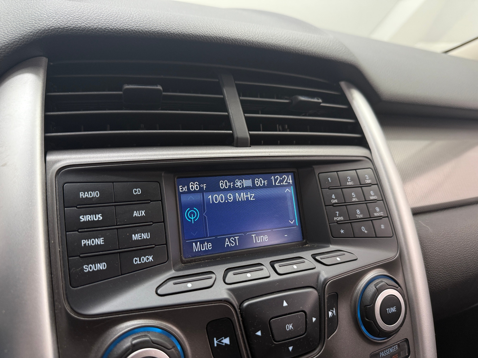 Thumbnail: 2013 Ford Edge - 4