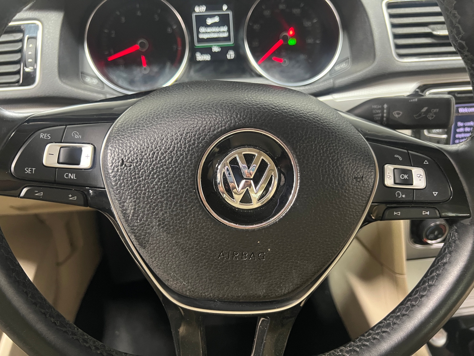 Thumbnail: 2019 Volkswagen Passat - 4