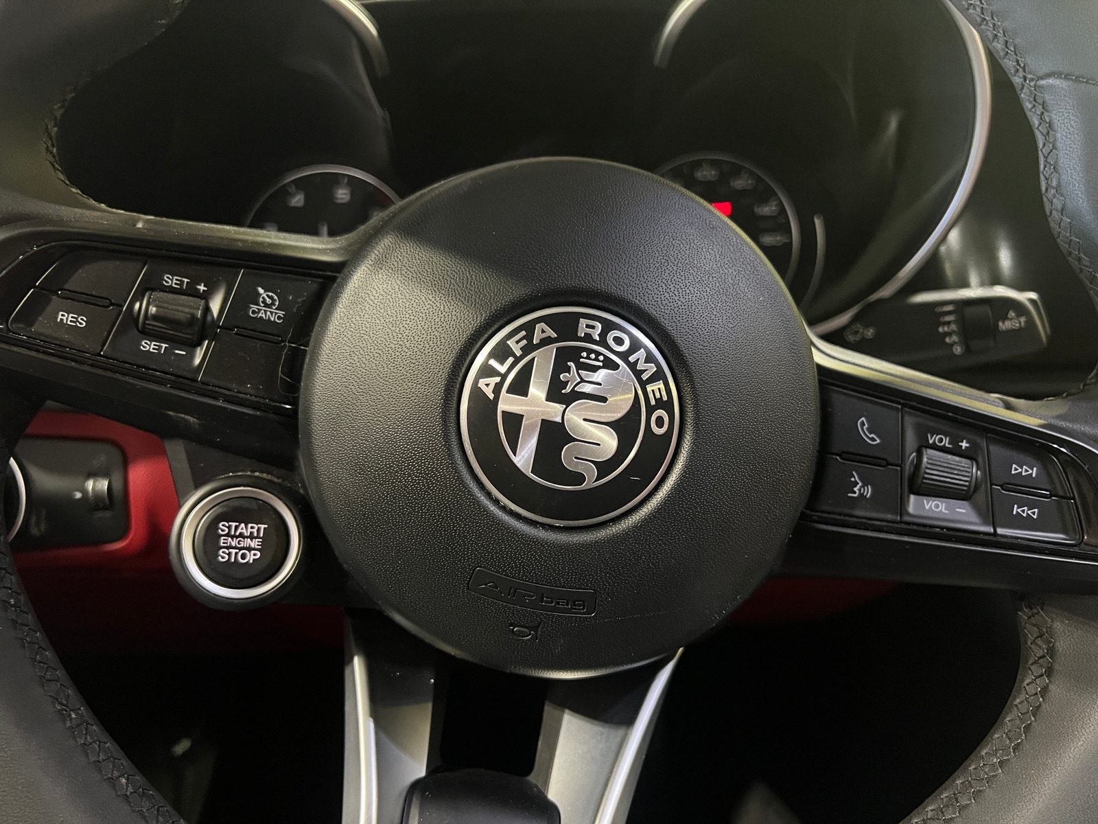 Thumbnail: 2020 Alfa Romeo Giulia - 4