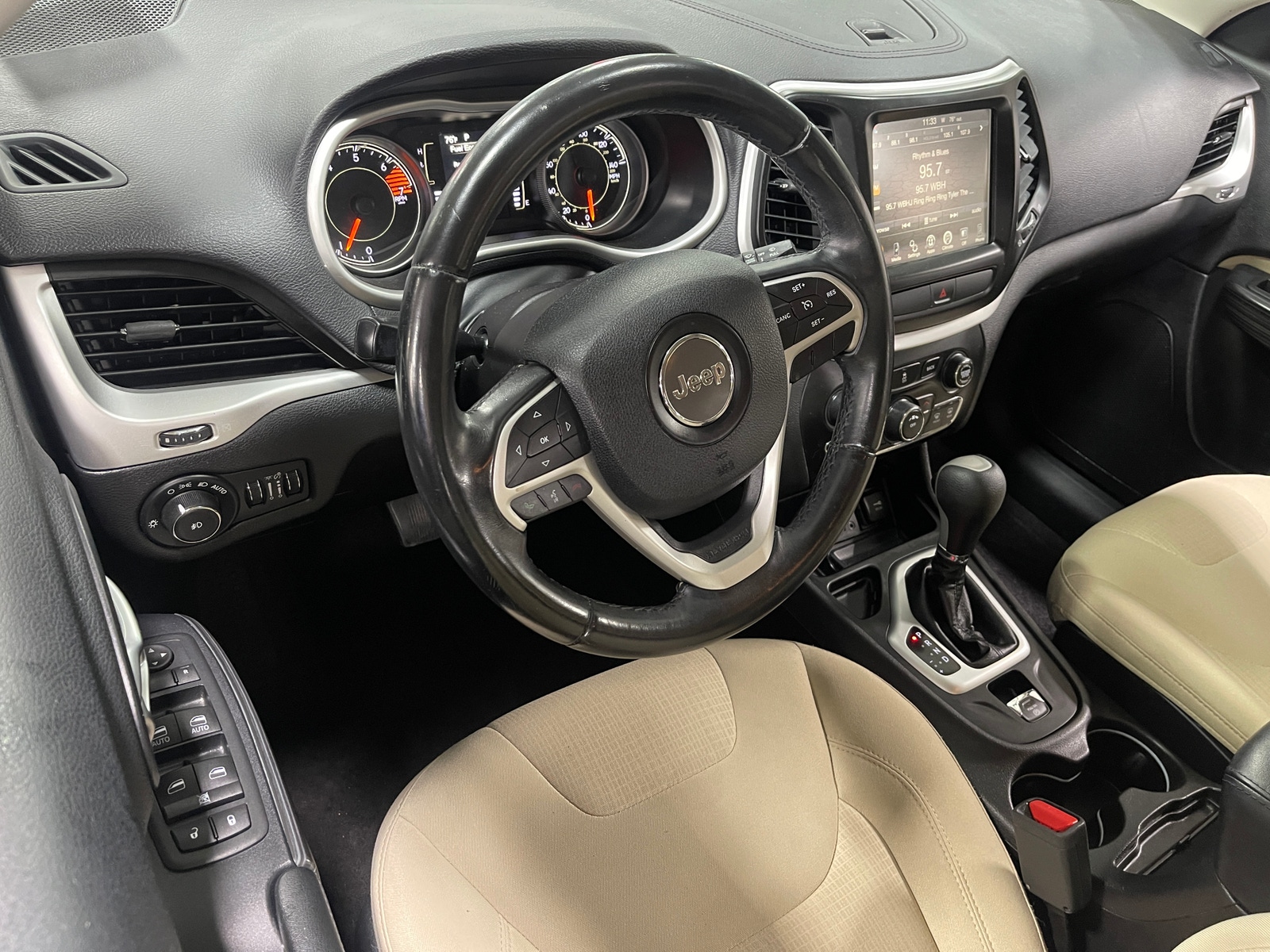 Thumbnail: 2017 Jeep Cherokee - 3