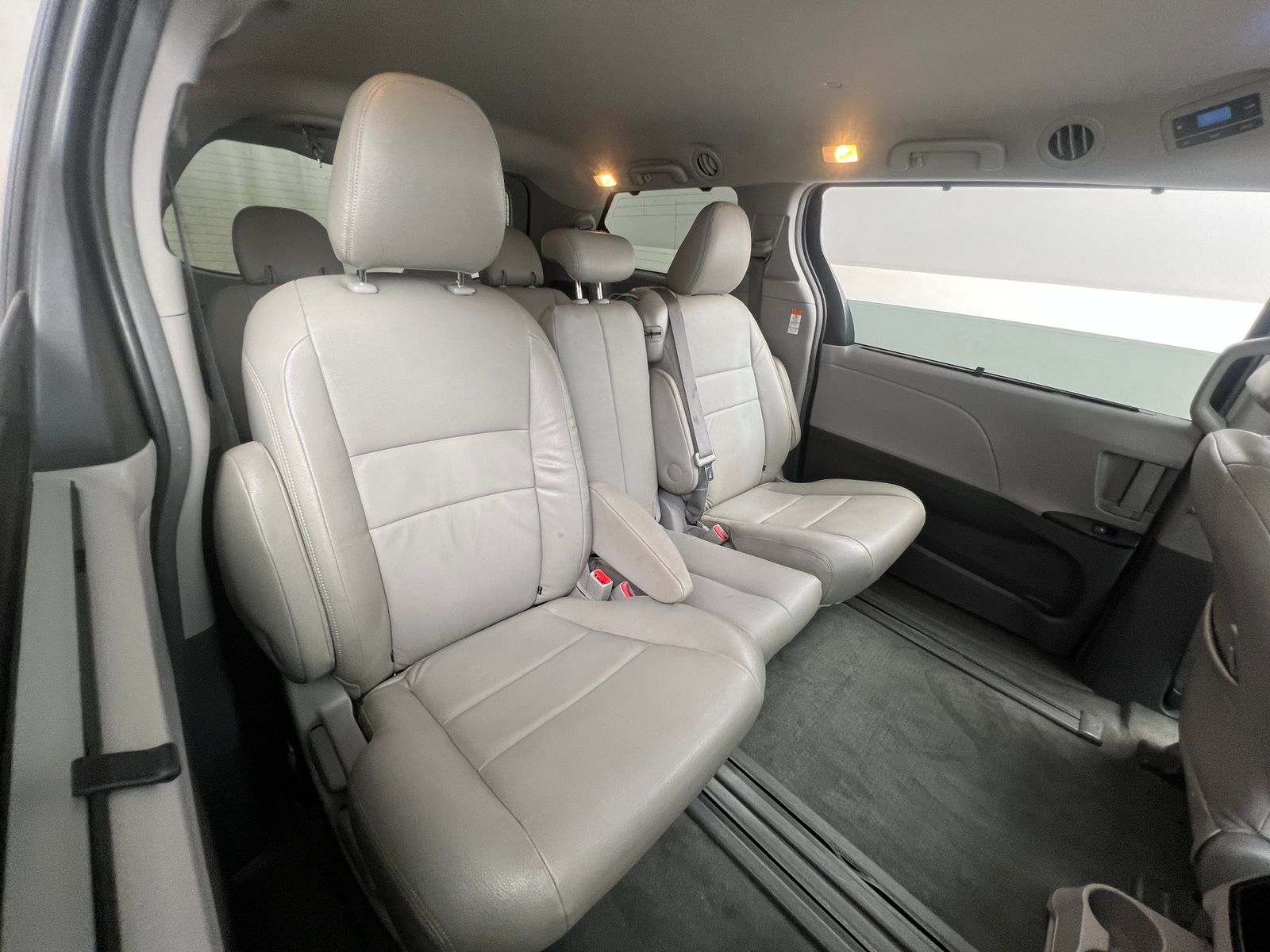 Thumbnail: 2017 Toyota Sienna - 6