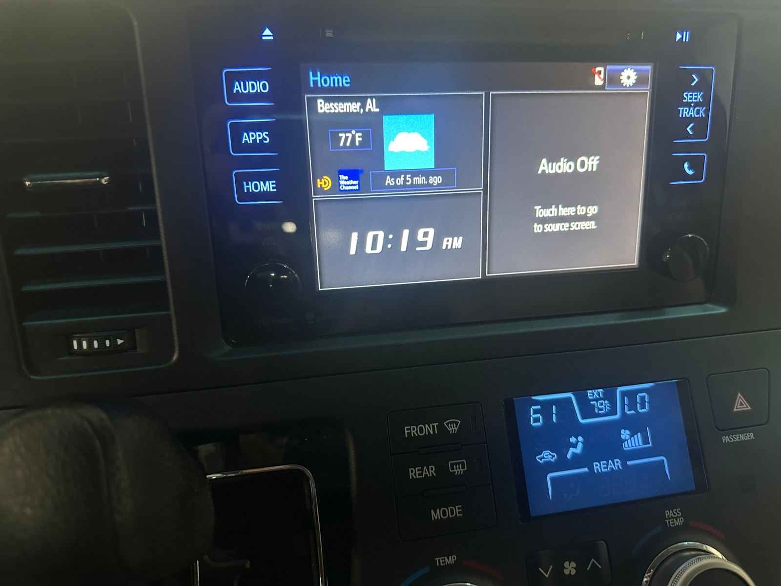 Thumbnail: 2017 Toyota Sienna - 4