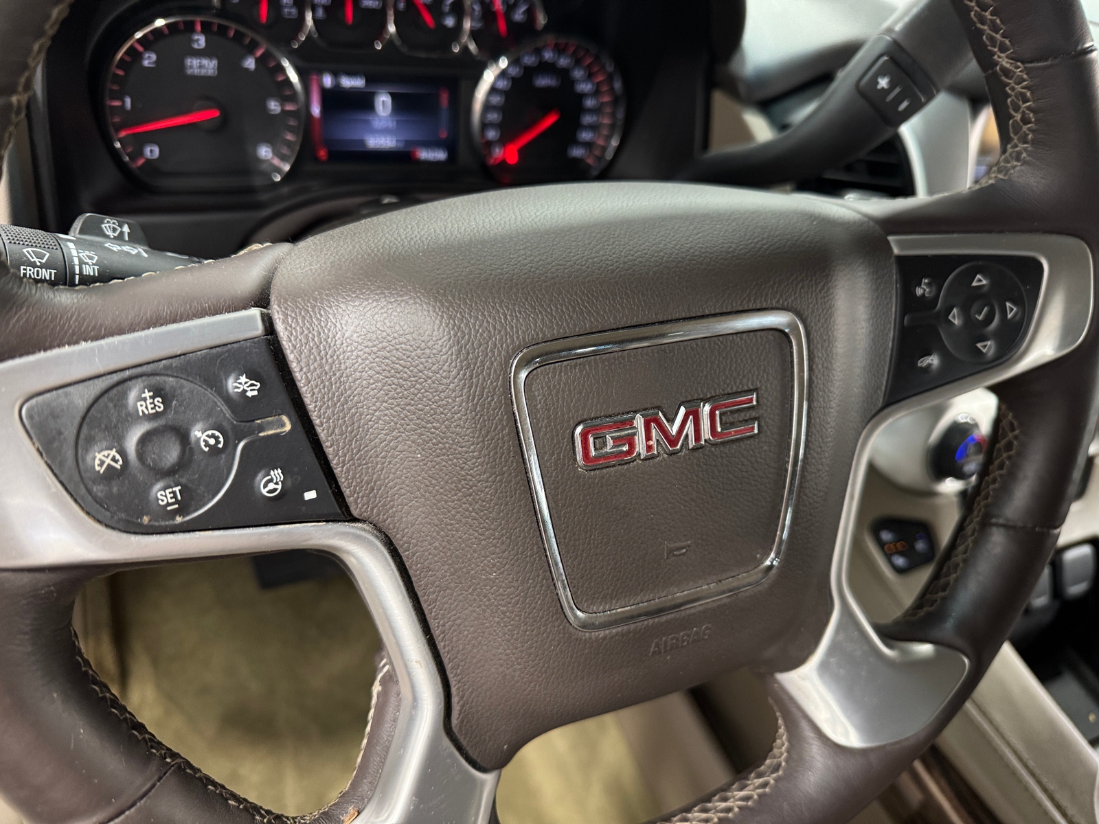 Thumbnail: 2015 GMC Yukon - 4
