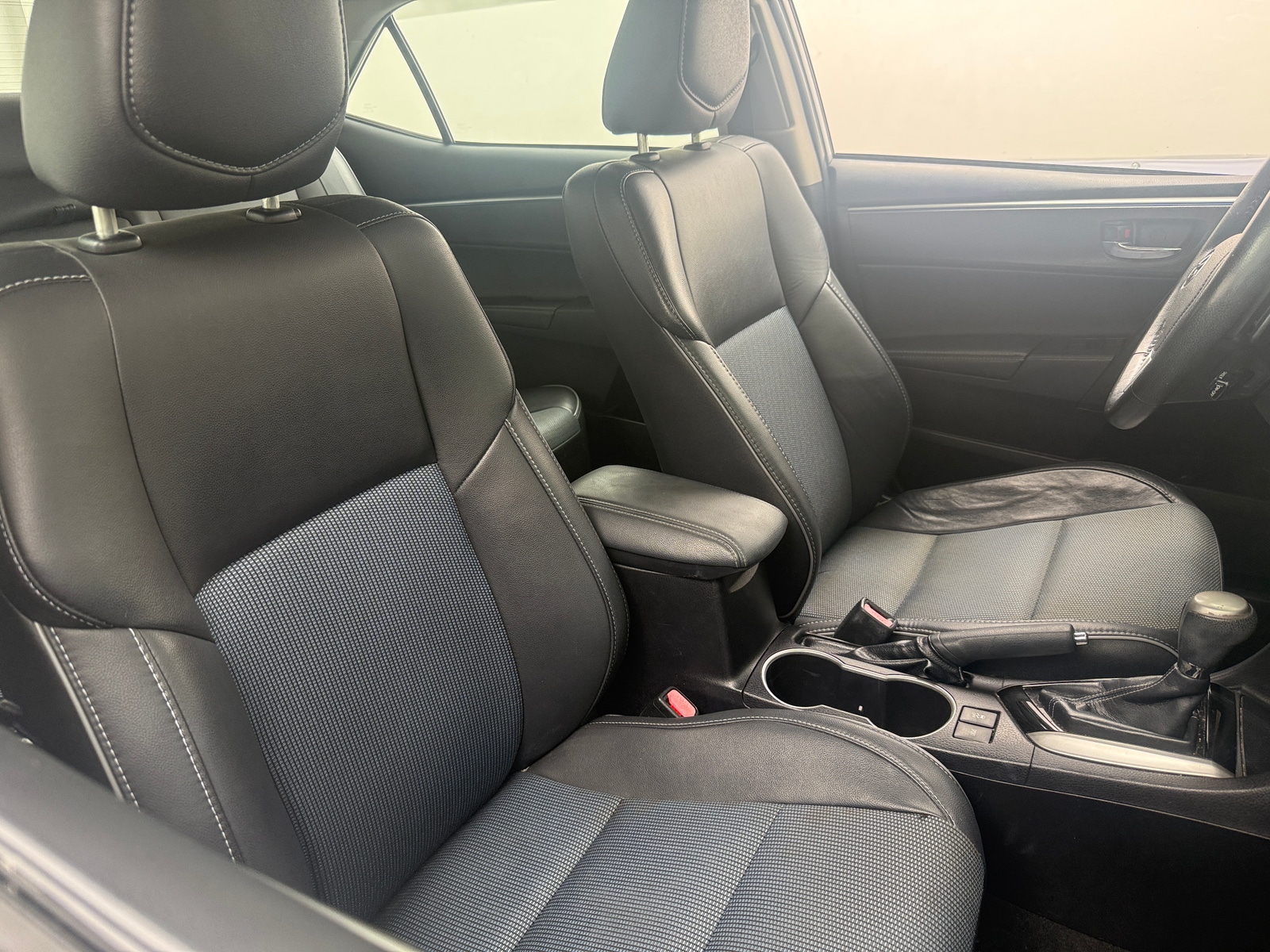 Thumbnail: 2015 Toyota Corolla - 2