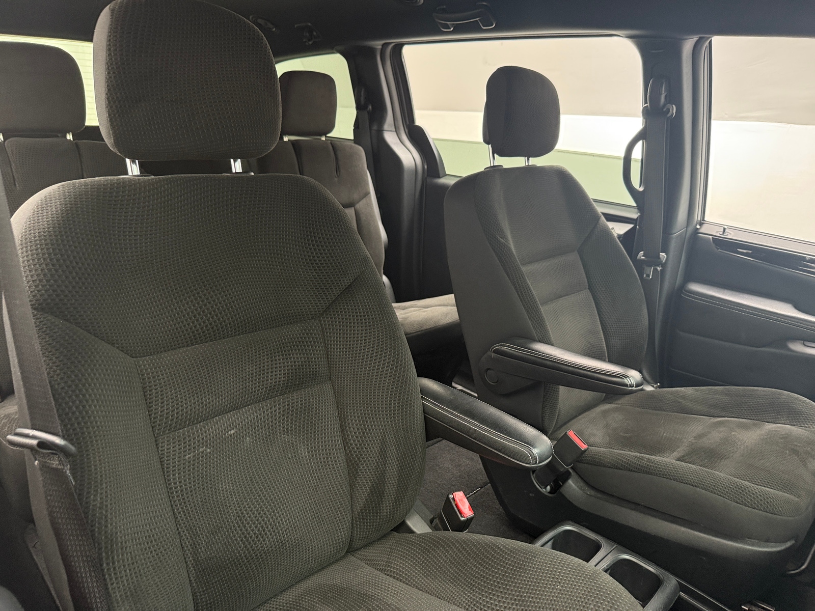 Thumbnail: 2017 Dodge Grand Caravan - 2
