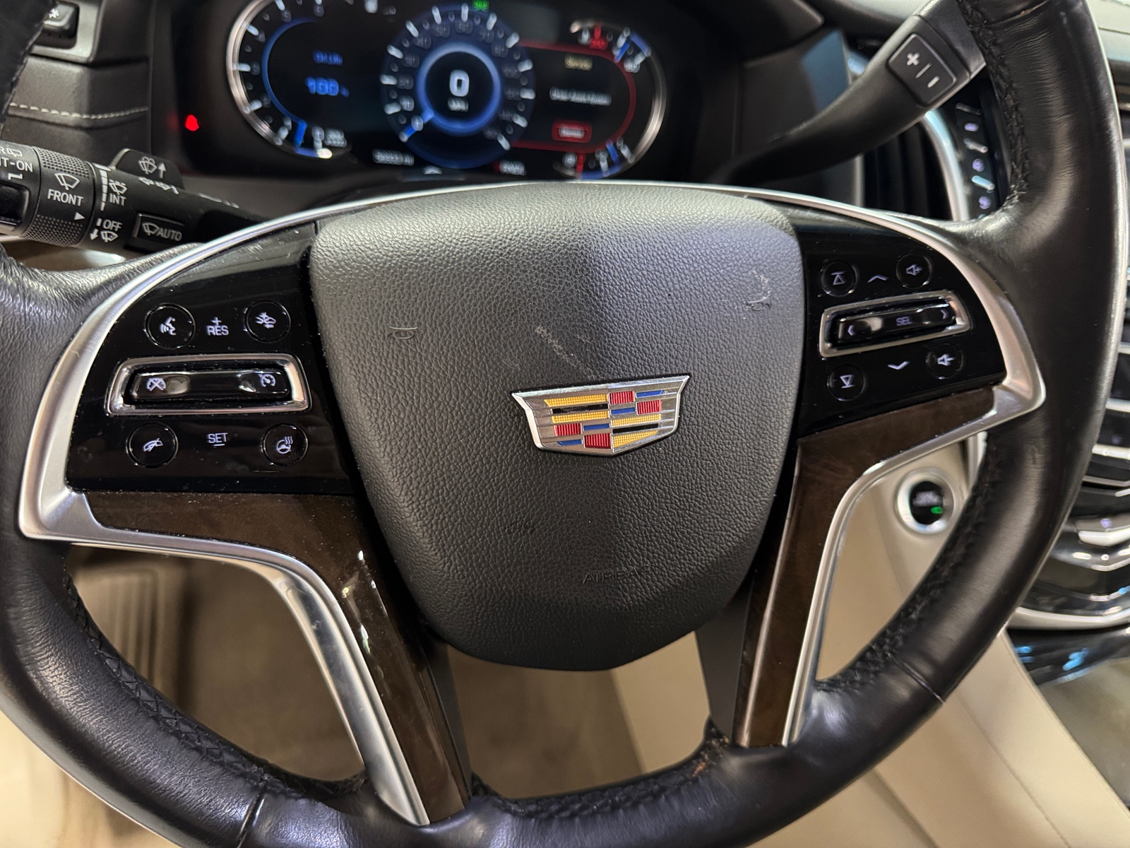 Thumbnail: 2019 Cadillac Escalade - 4