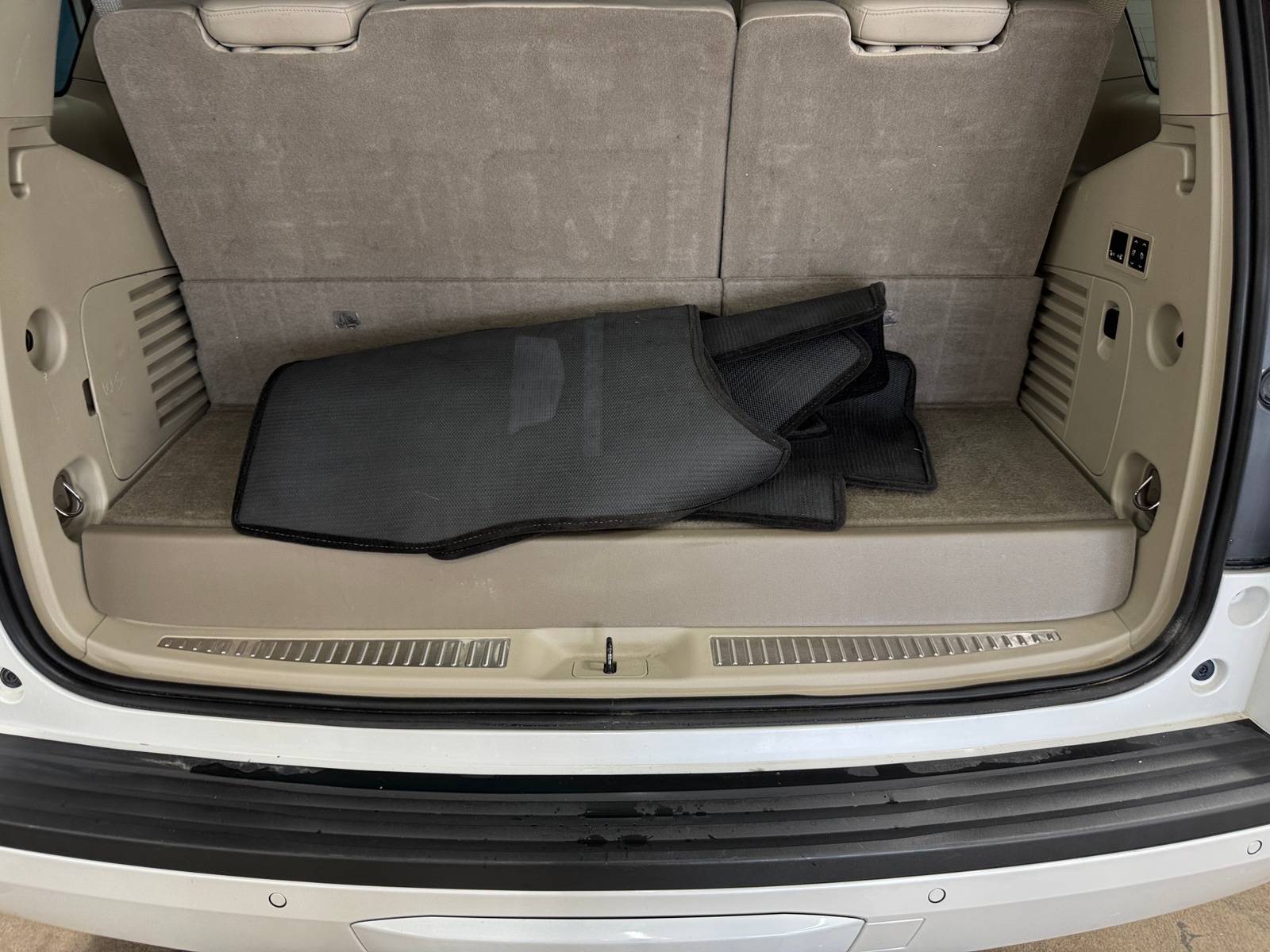Thumbnail: 2019 Cadillac Escalade - 6