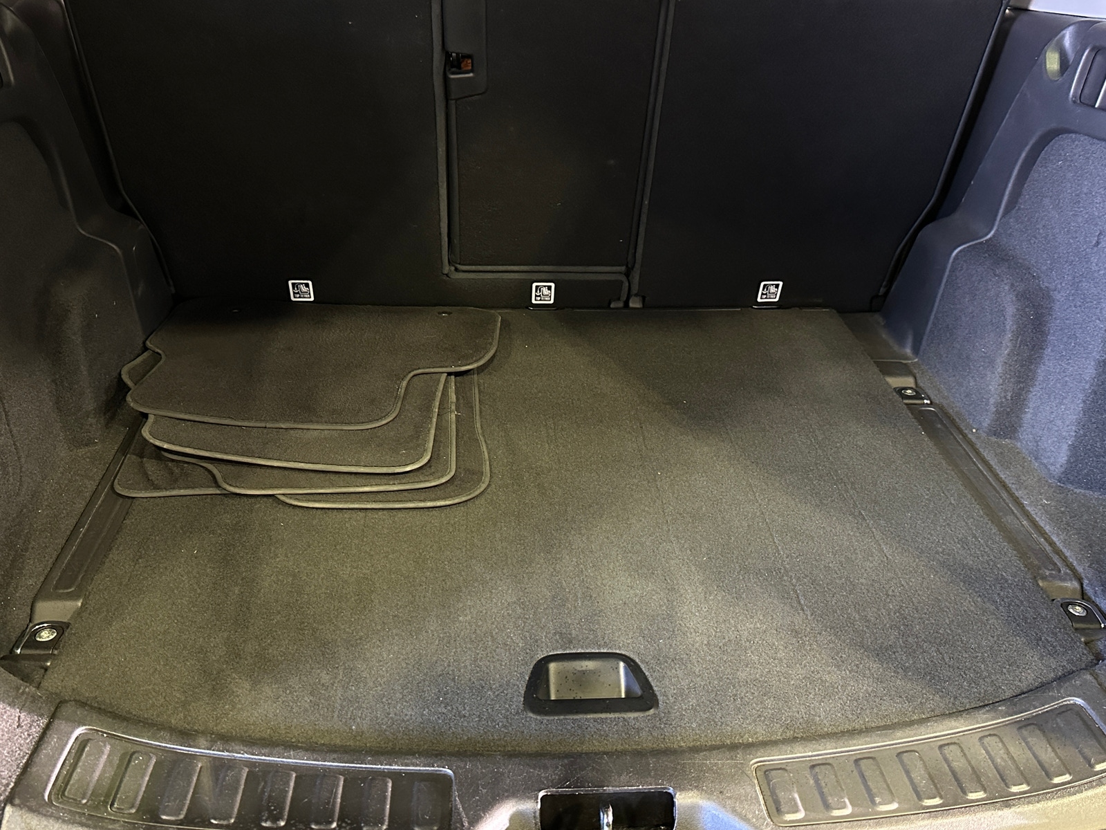 Thumbnail: 2019 Land Rover Discovery Sport - 6