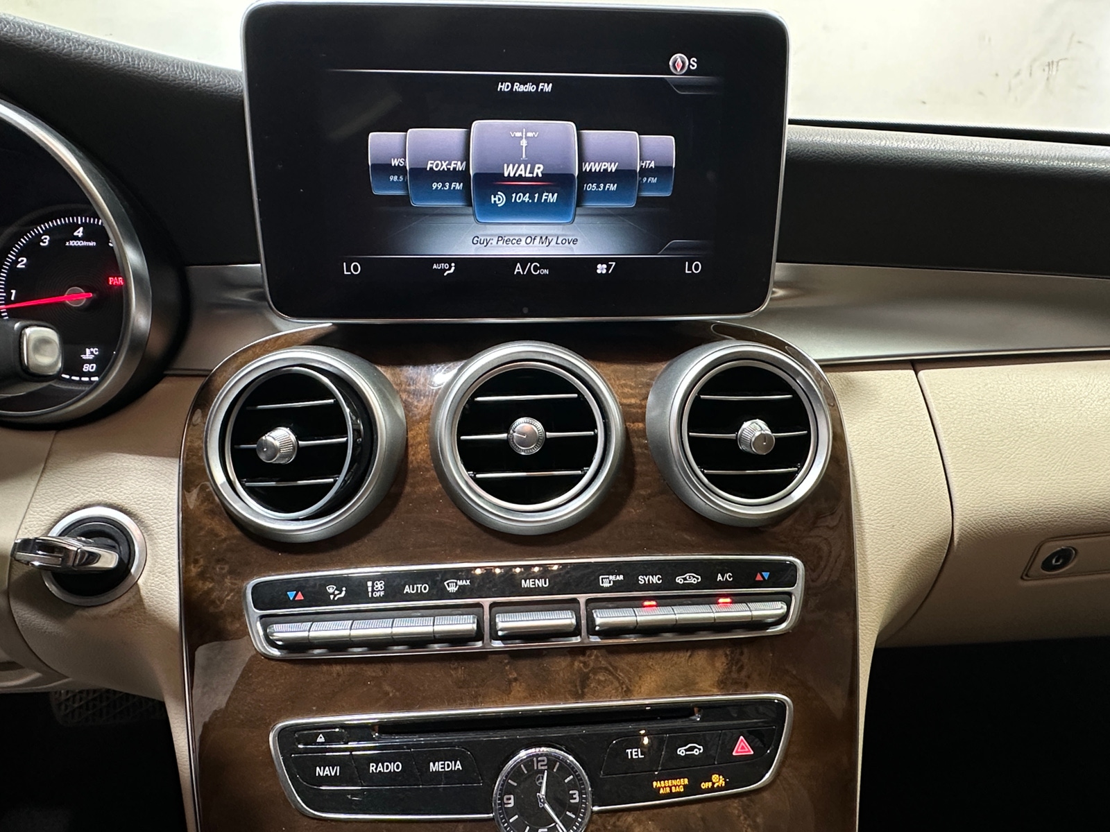 Thumbnail: 2016 Mercedes-Benz C-Class - 3