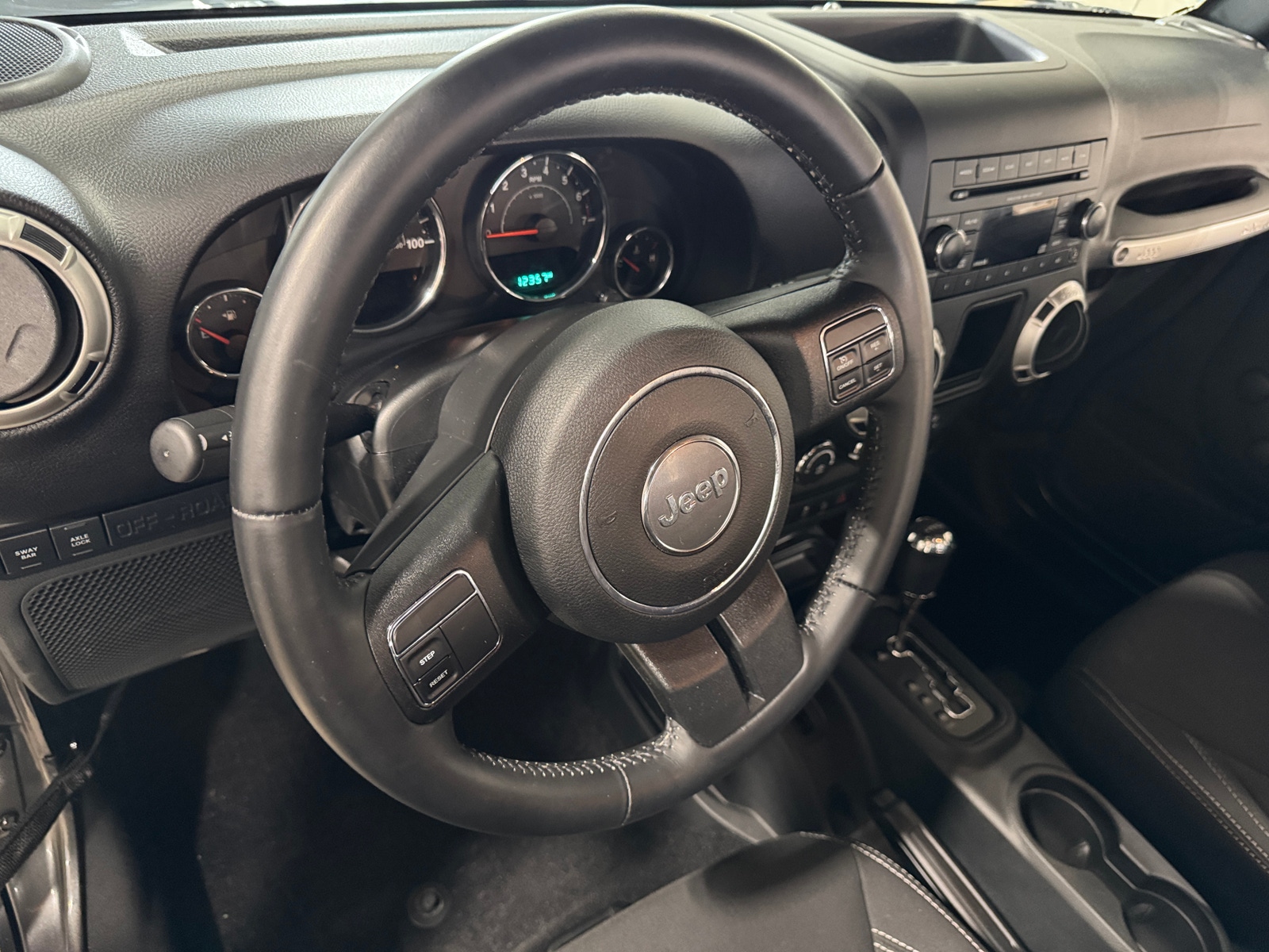 Thumbnail: 2017 Jeep Wrangler - 3