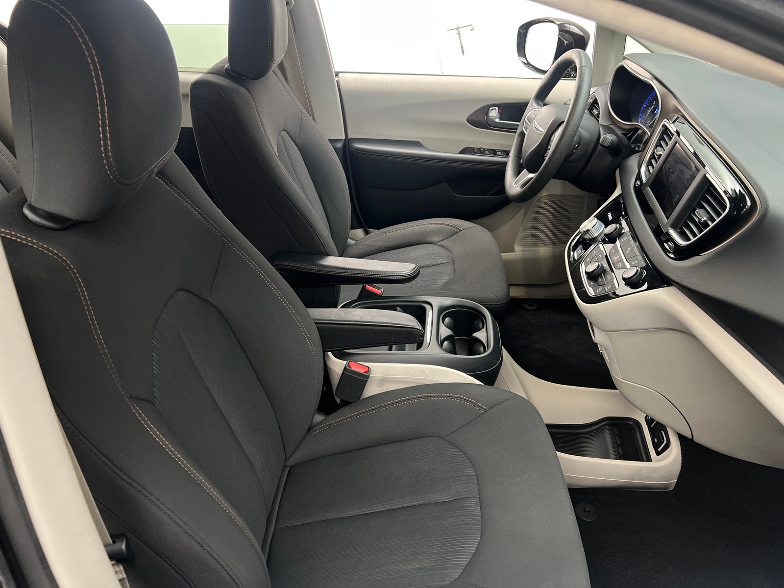 Thumbnail: 2018 Chrysler Pacifica - 2