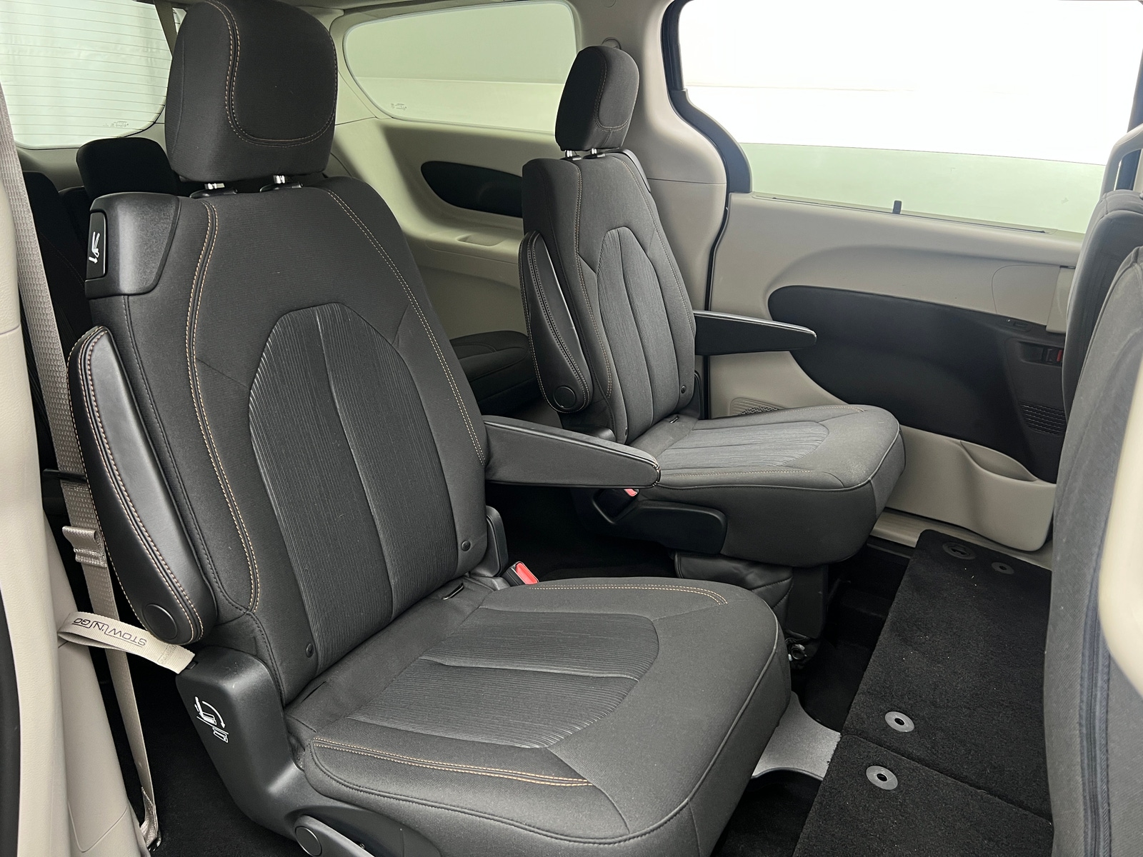 Thumbnail: 2018 Chrysler Pacifica - 6