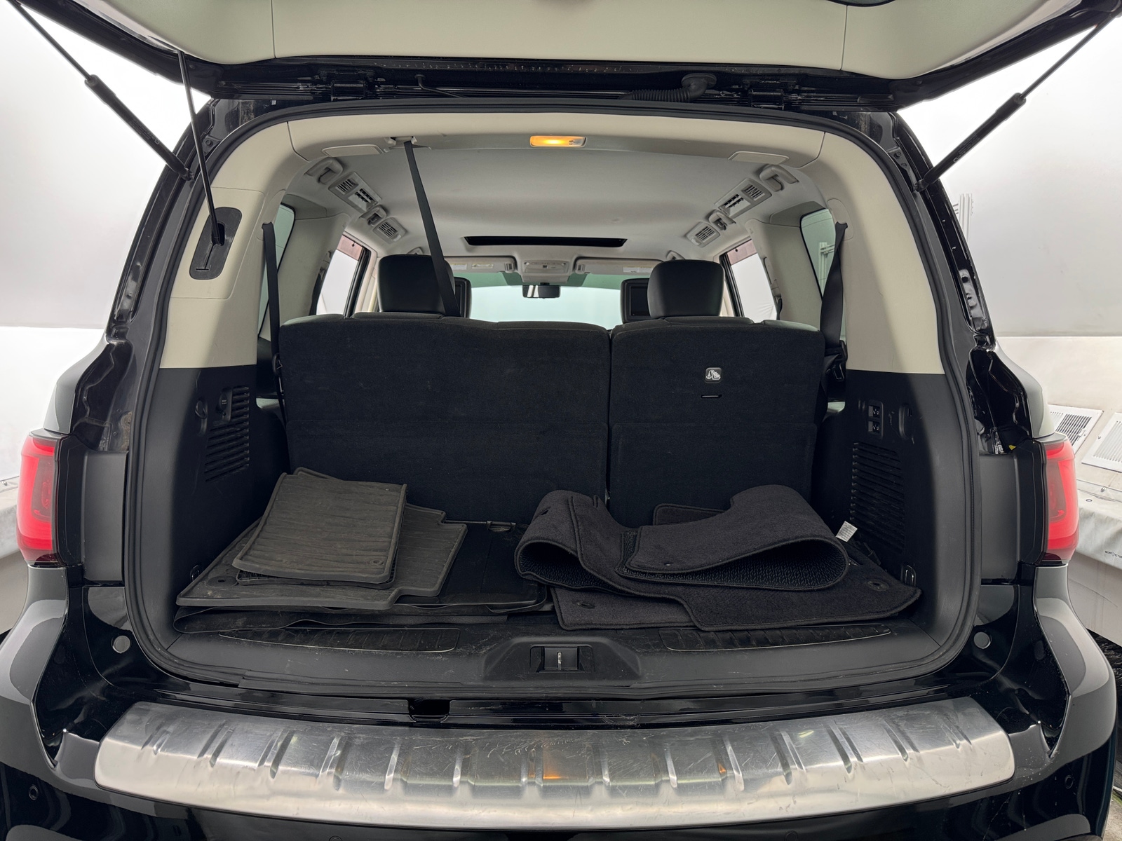 Thumbnail: 2019 INFINITI QX80 - 6