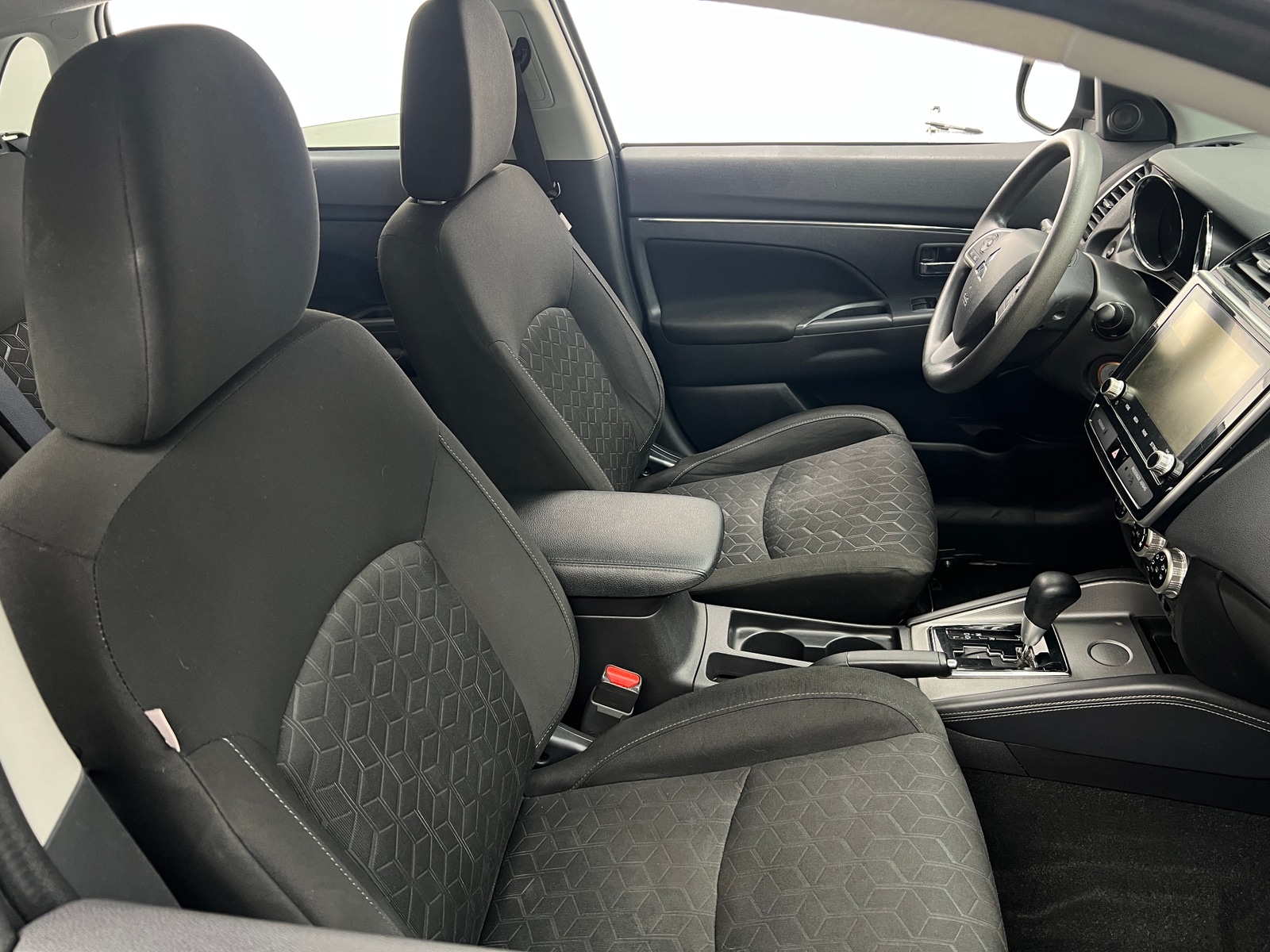 Thumbnail: 2020 Mitsubishi Outlander Sport - 2