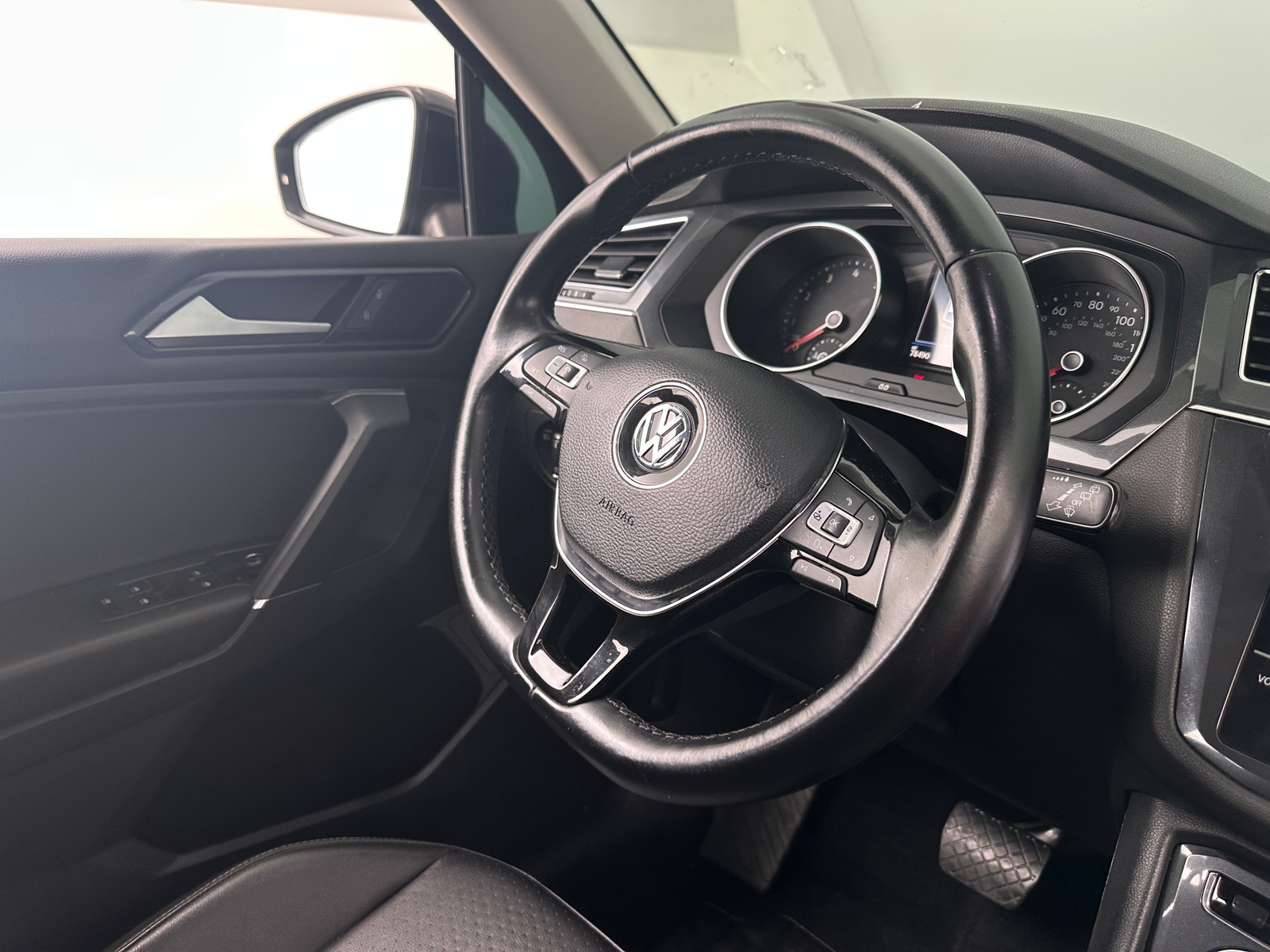 Thumbnail: 2018 Volkswagen Tiguan - 4