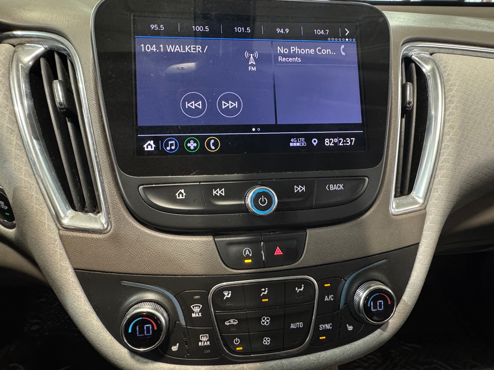 Thumbnail: 2020 Chevrolet Malibu - 4