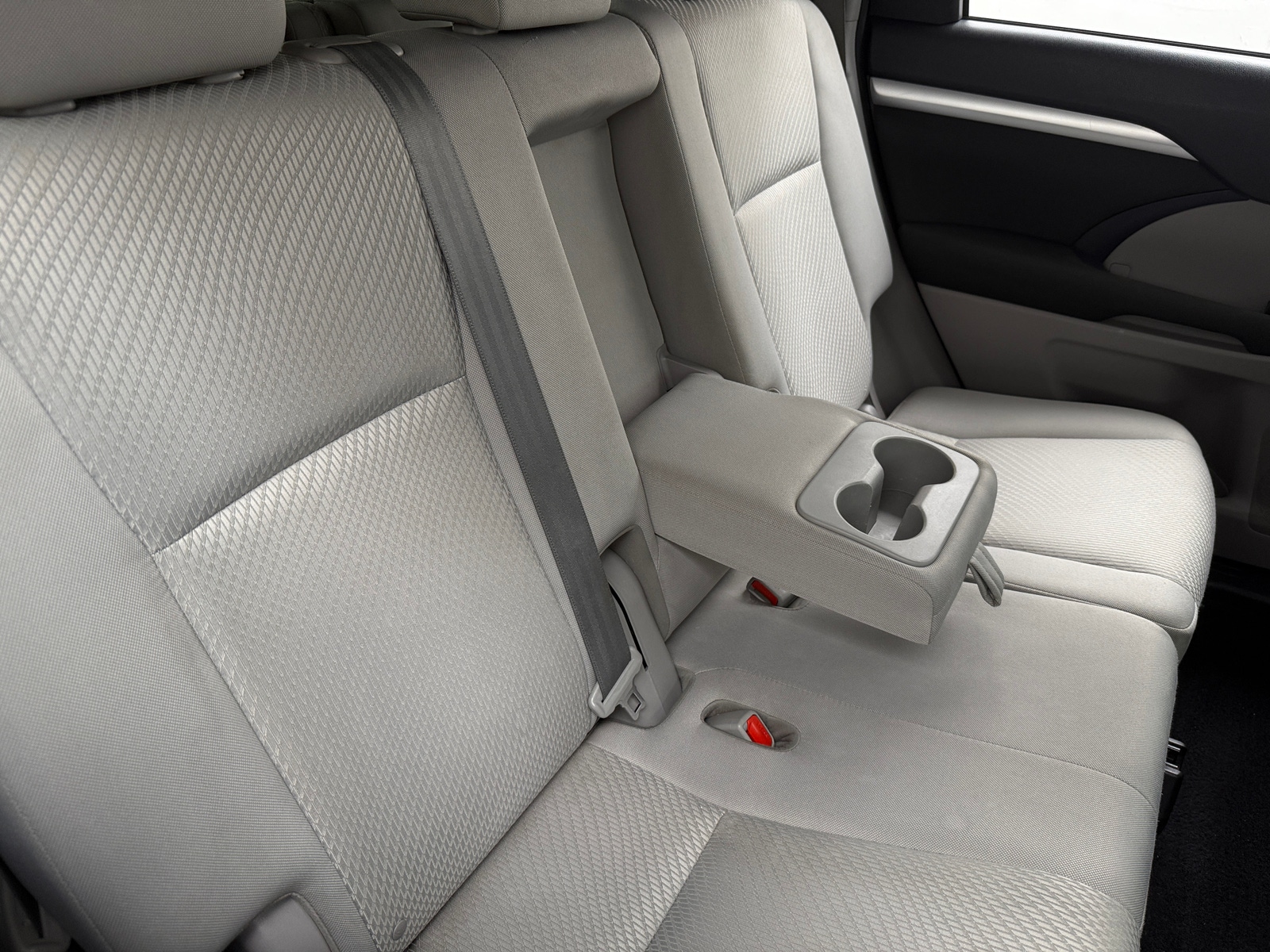 Thumbnail: 2016 Toyota Highlander - 6