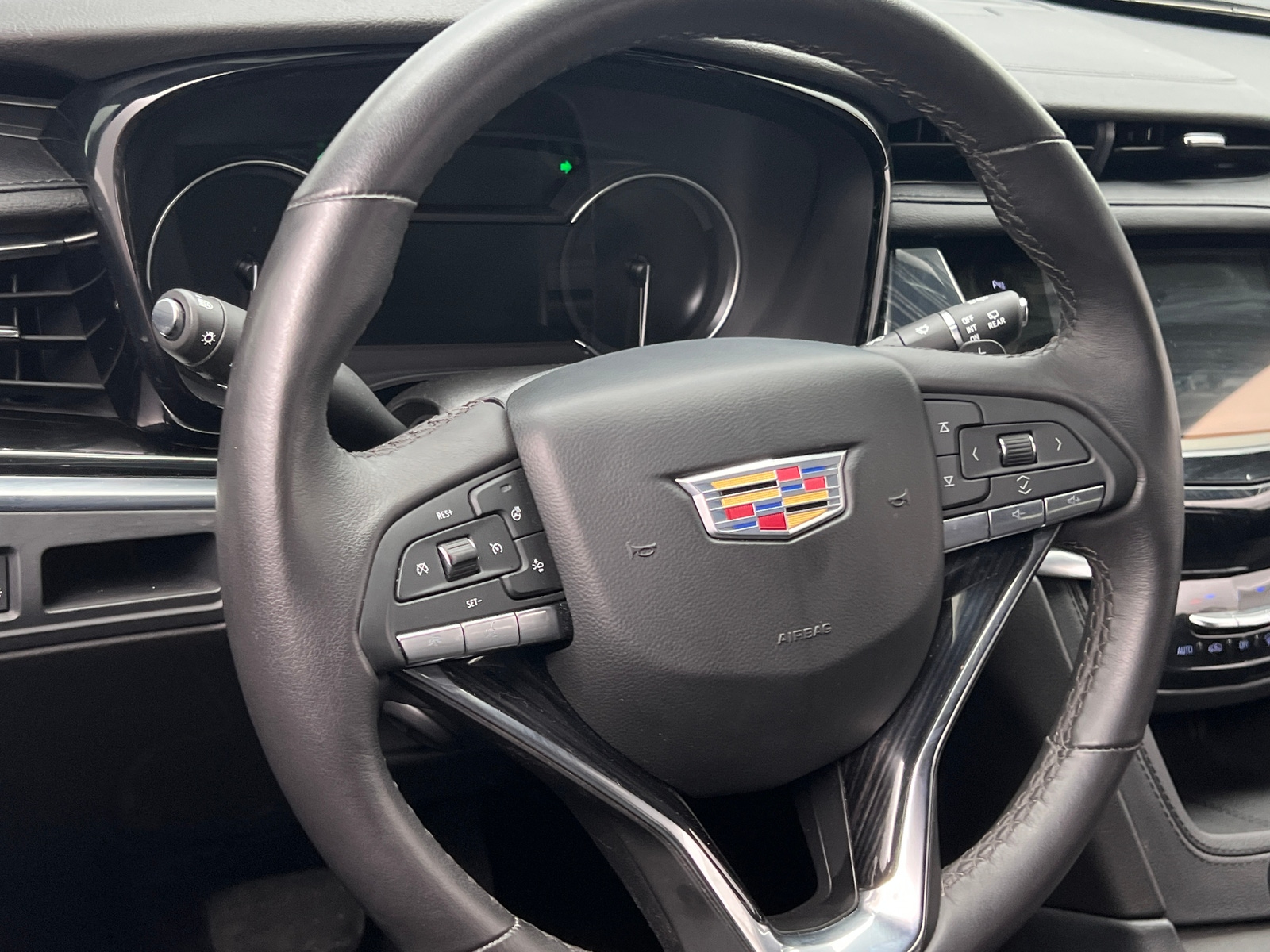 Thumbnail: 2025 Cadillac XT6 - 4