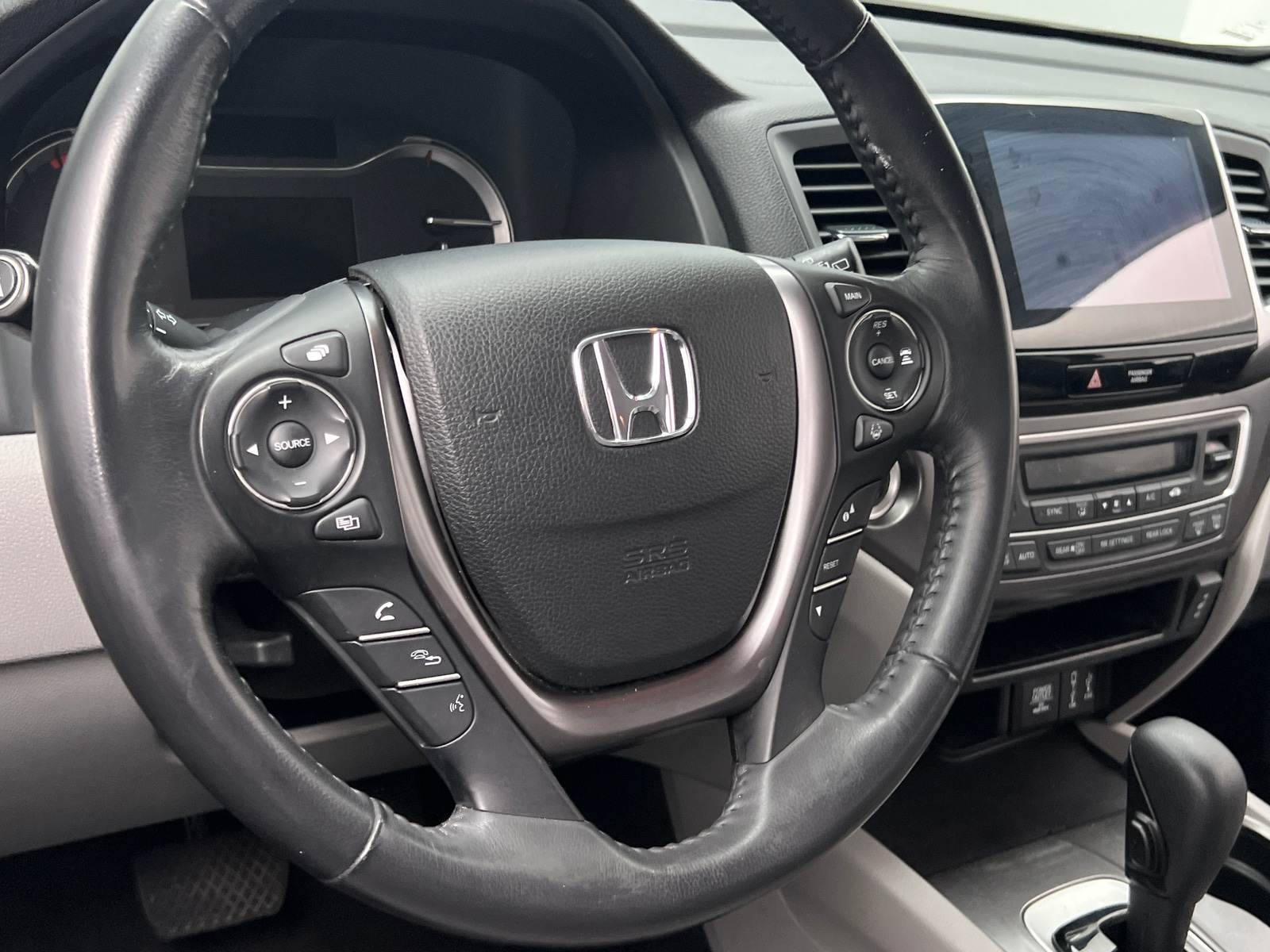 Thumbnail: 2017 Honda Pilot - 4